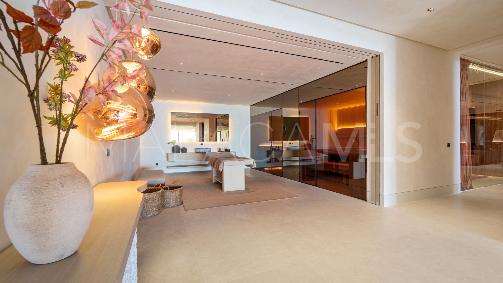 Villa for sale in Benahavis
