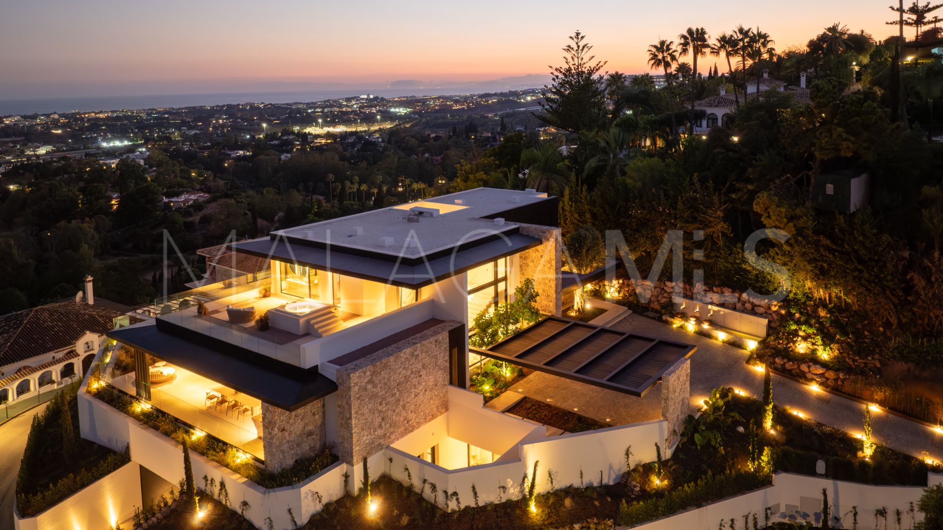 Villa for sale in Benahavis