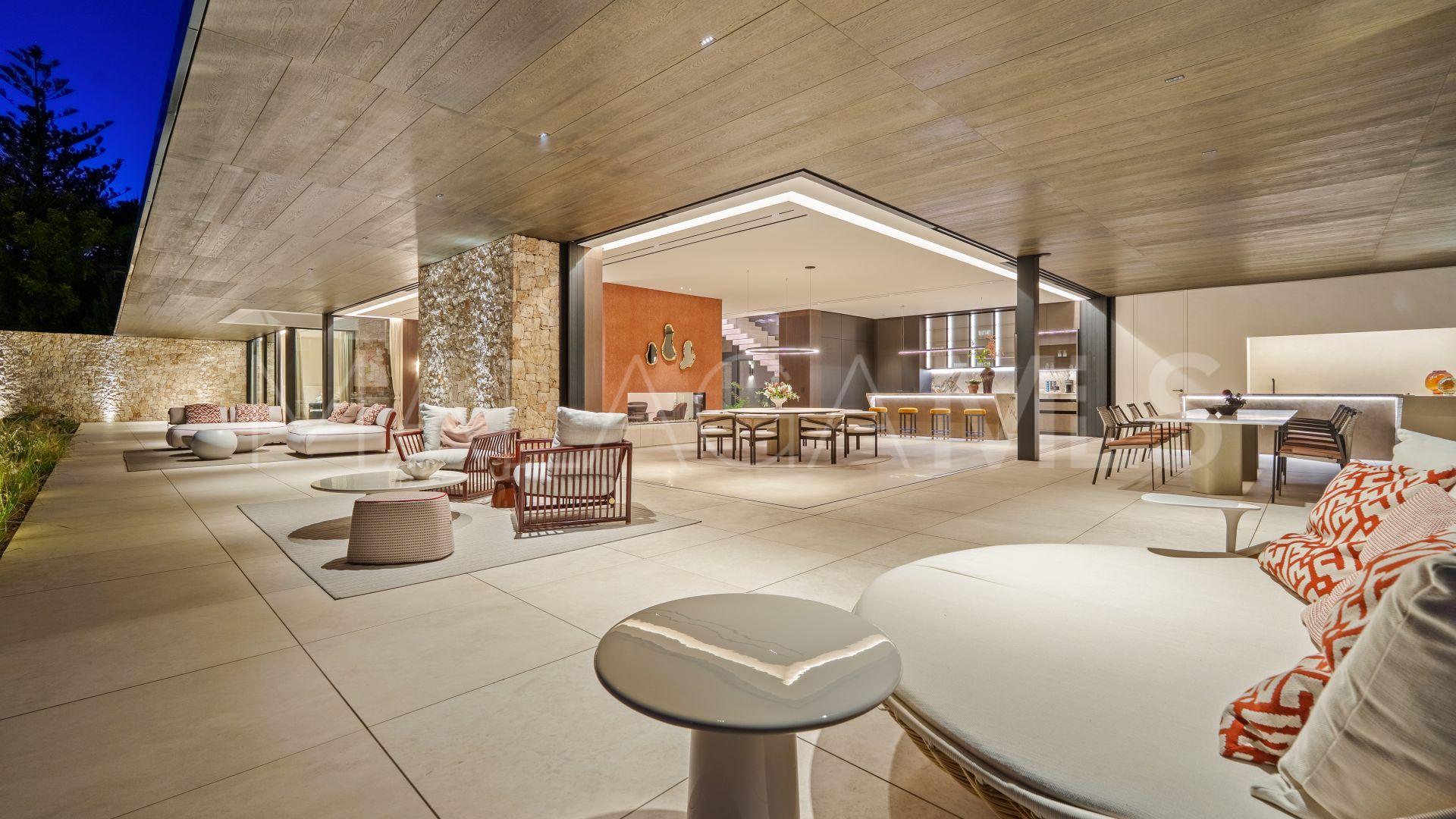 Villa for sale in Benahavis