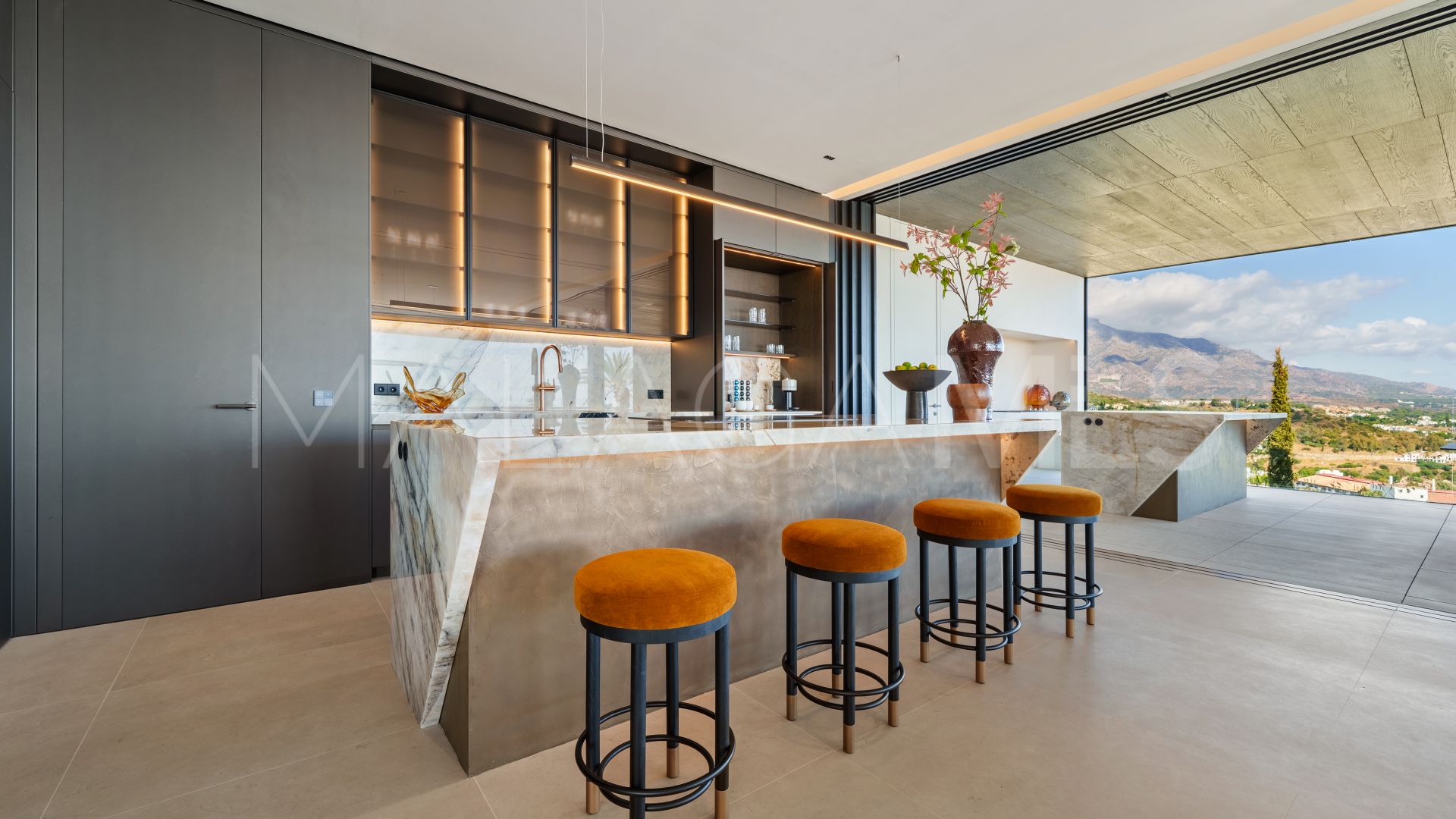 Villa for sale in Benahavis