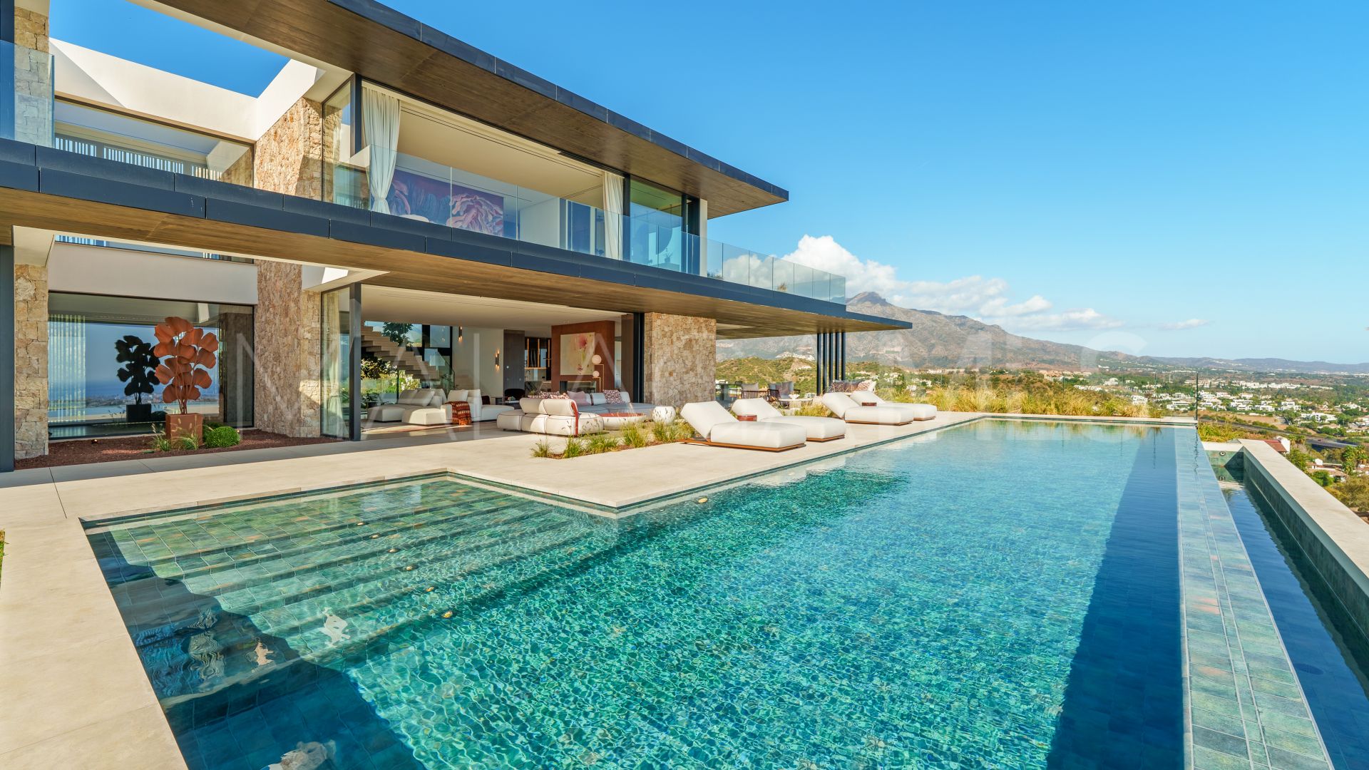 Villa for sale in Benahavis