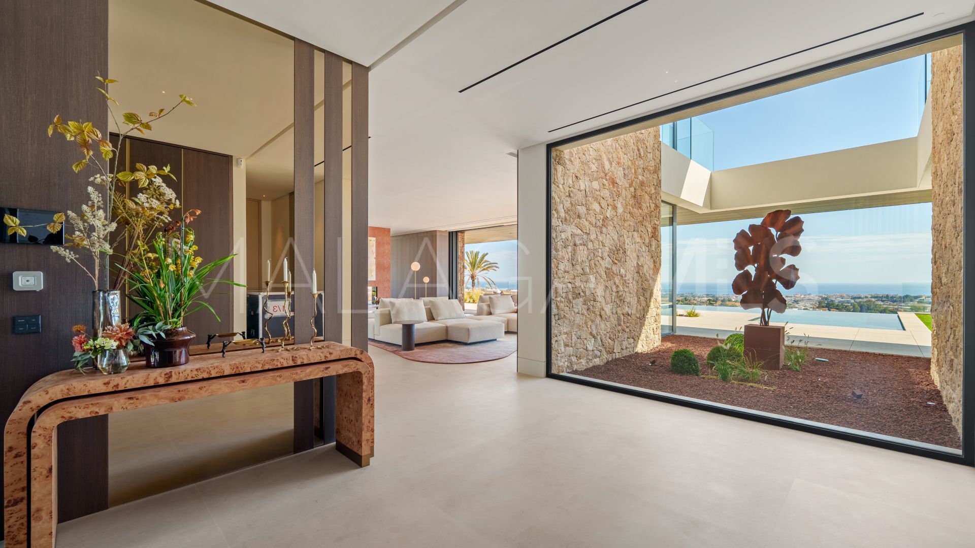 Villa for sale in Benahavis