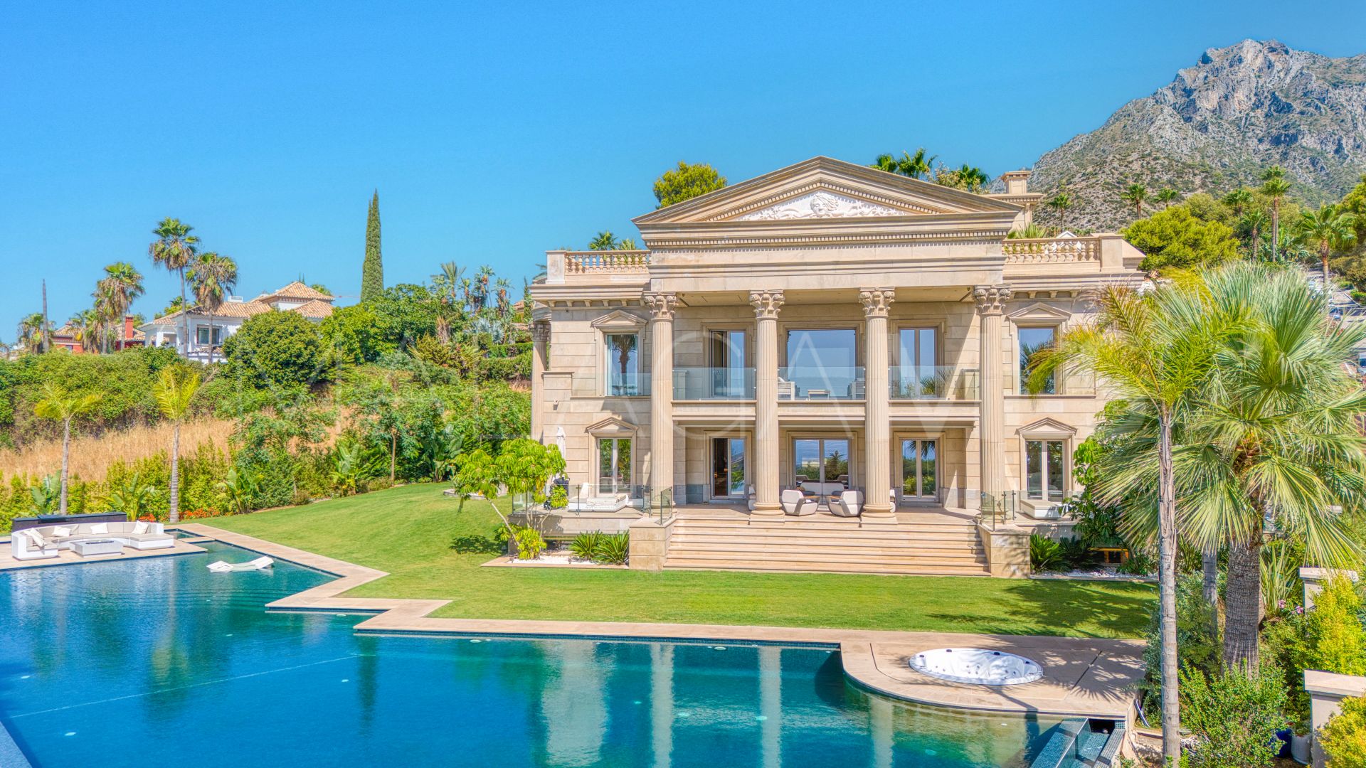 Villa for sale in Sierra Blanca