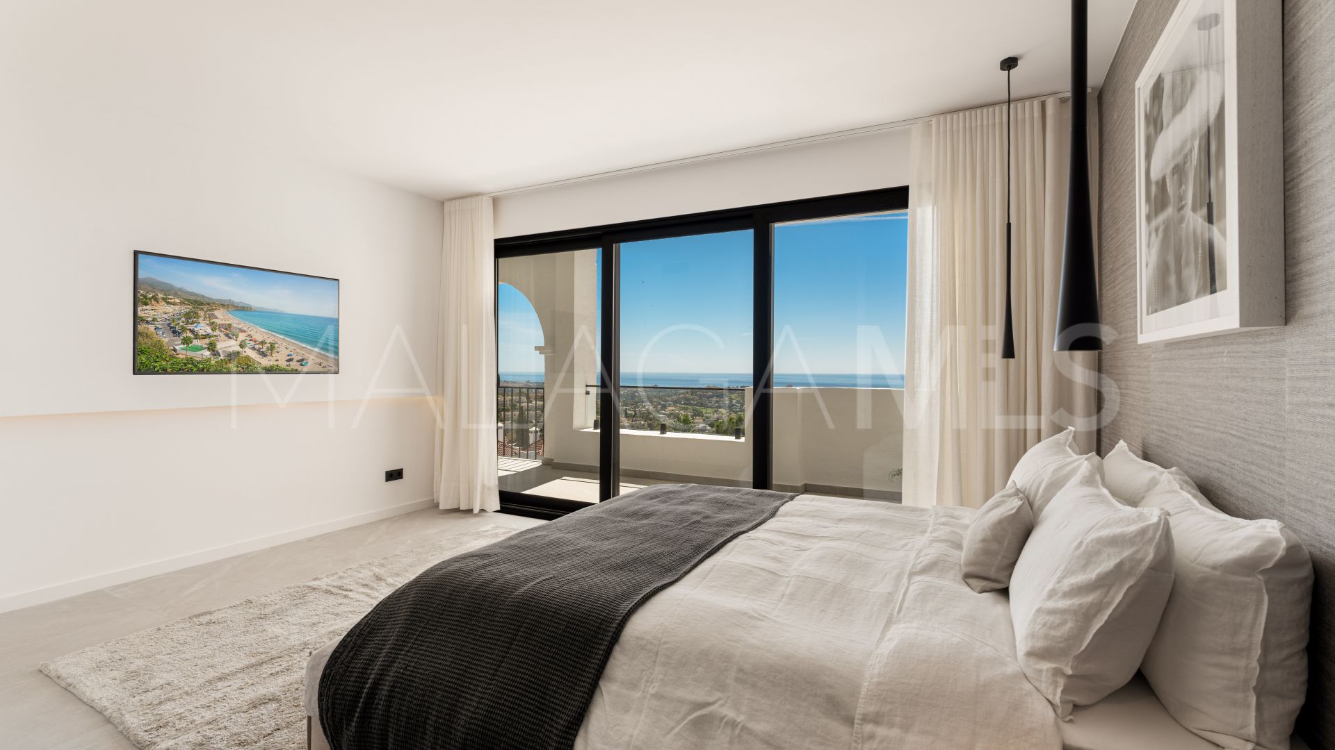 Duplex for sale in Las Colinas de Marbella