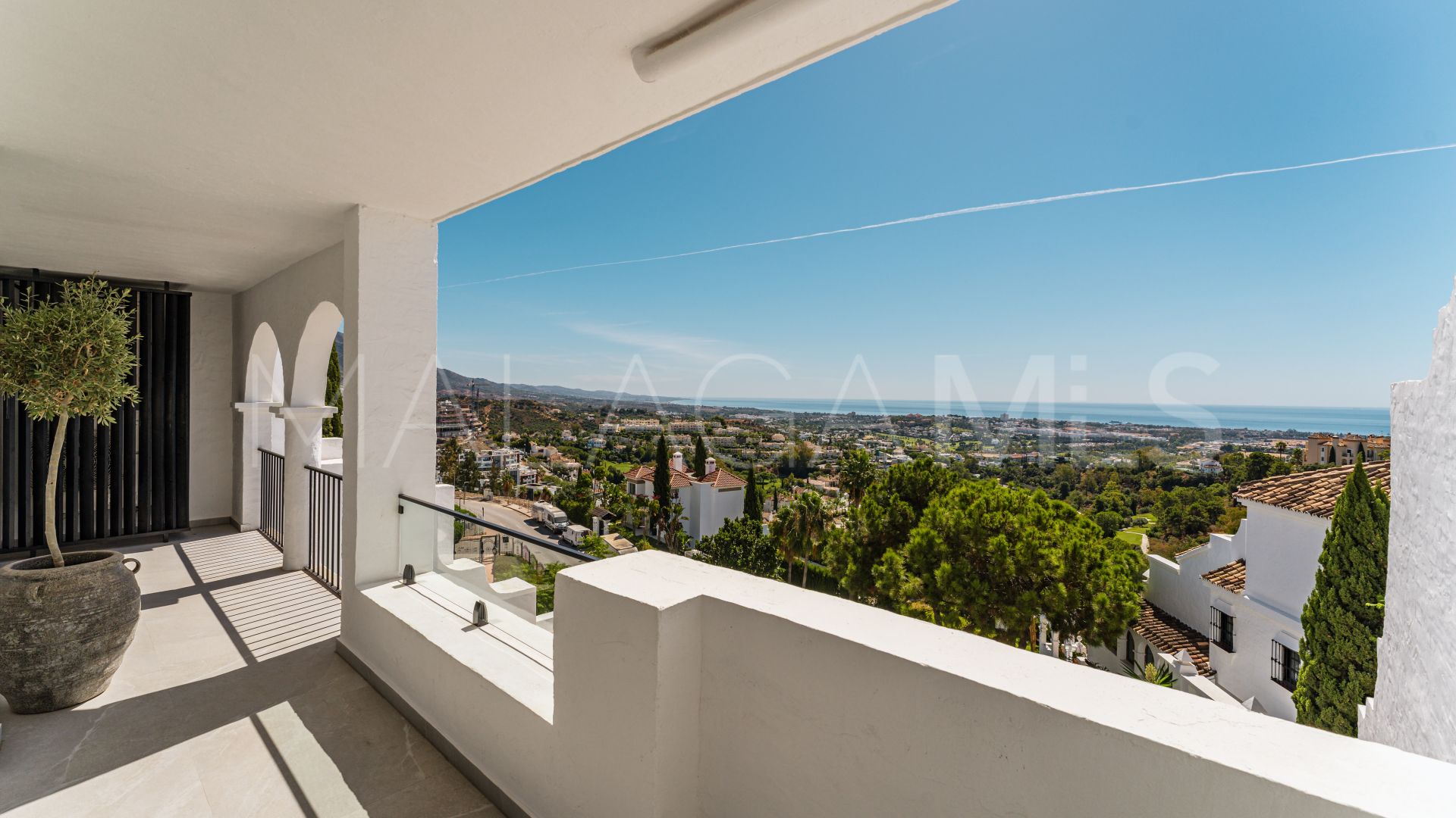 Duplex for sale in Las Colinas de Marbella