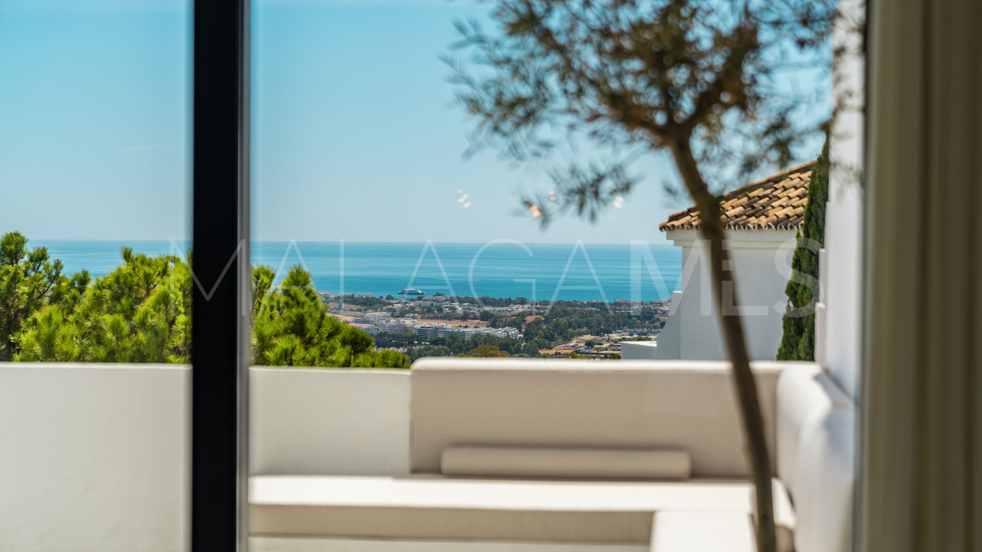 Duplex for sale in Las Colinas de Marbella