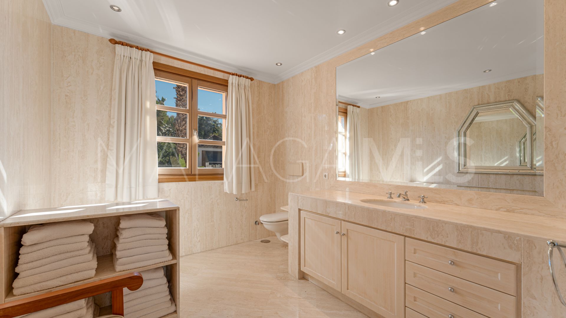 Buy Nueva Andalucia villa with 5 bedrooms