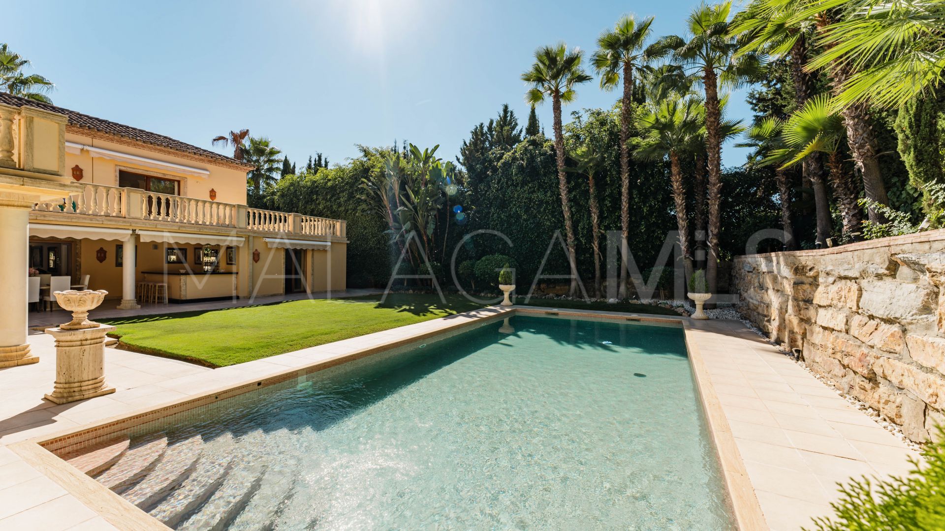 Buy Nueva Andalucia villa with 5 bedrooms