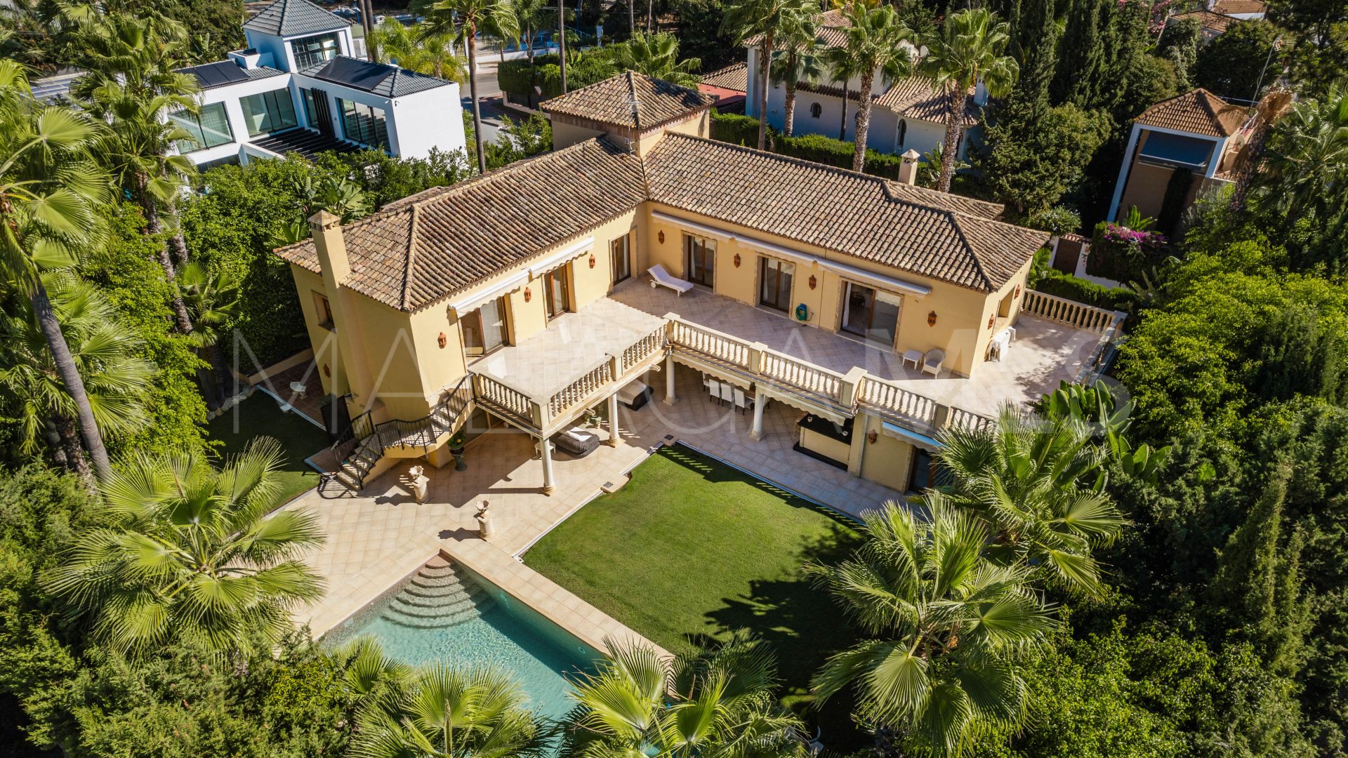 Buy Nueva Andalucia villa with 5 bedrooms