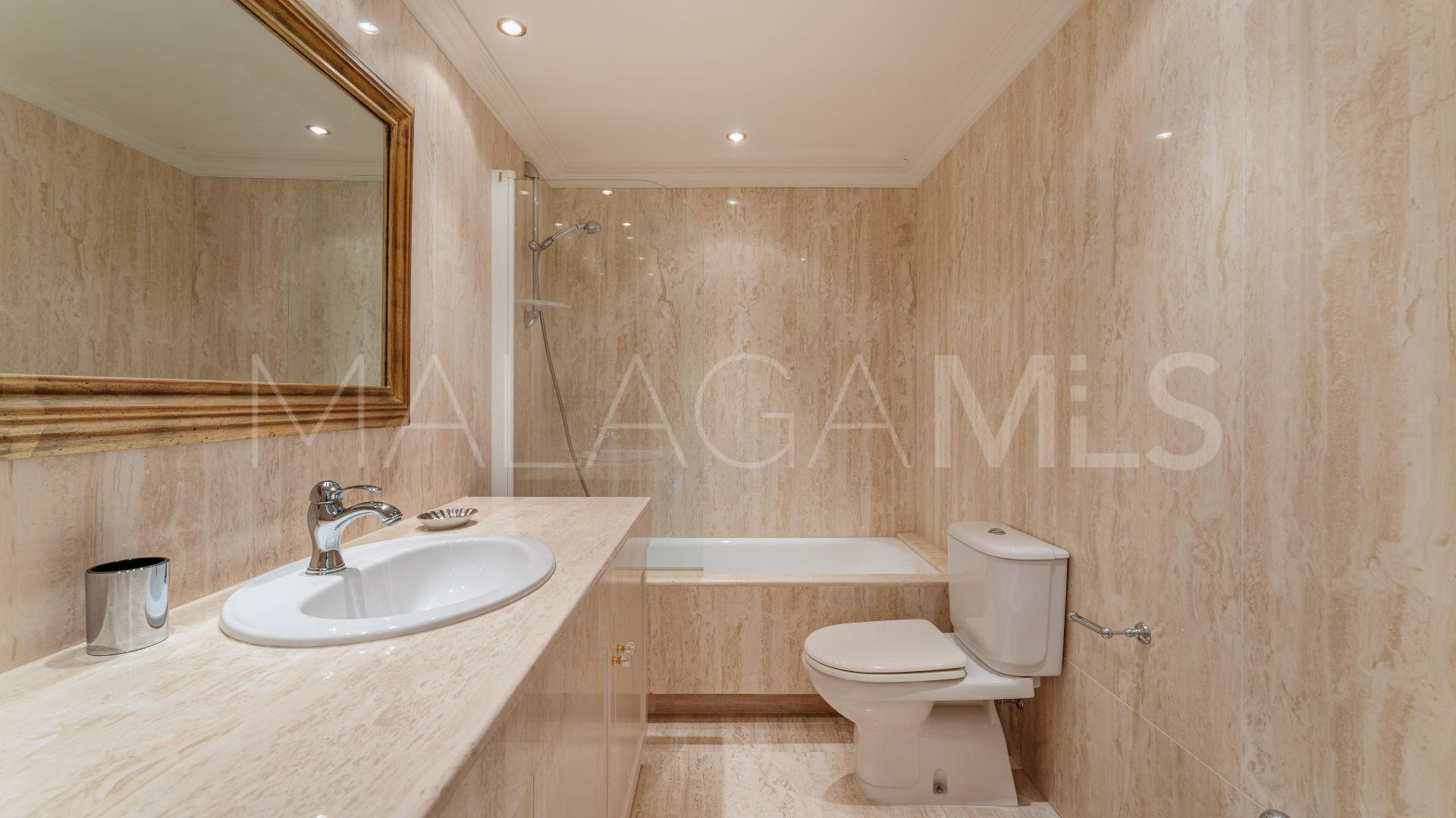 Buy Nueva Andalucia villa with 5 bedrooms