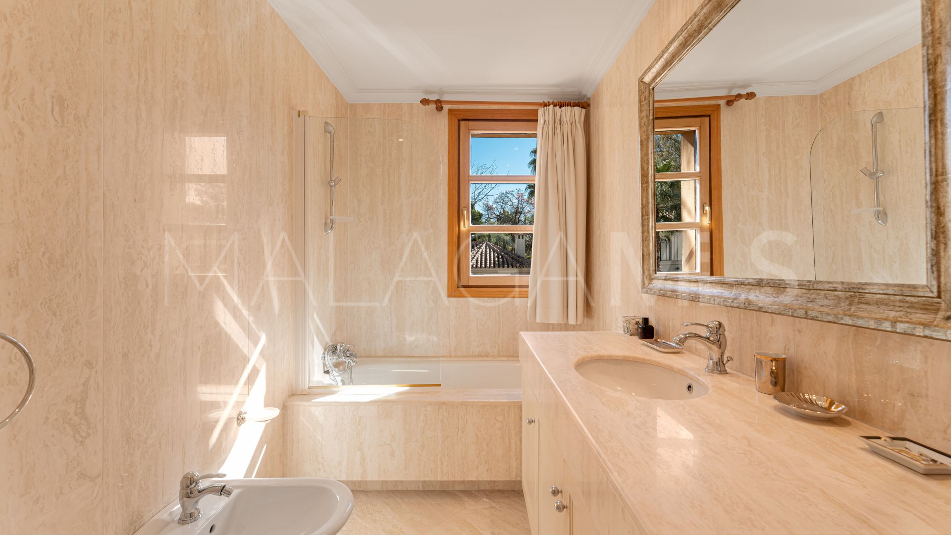 Buy Nueva Andalucia villa with 5 bedrooms