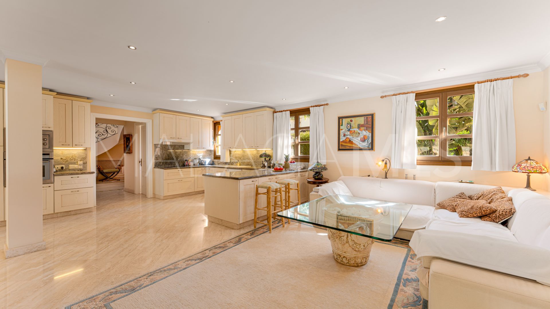 Buy Nueva Andalucia villa with 5 bedrooms