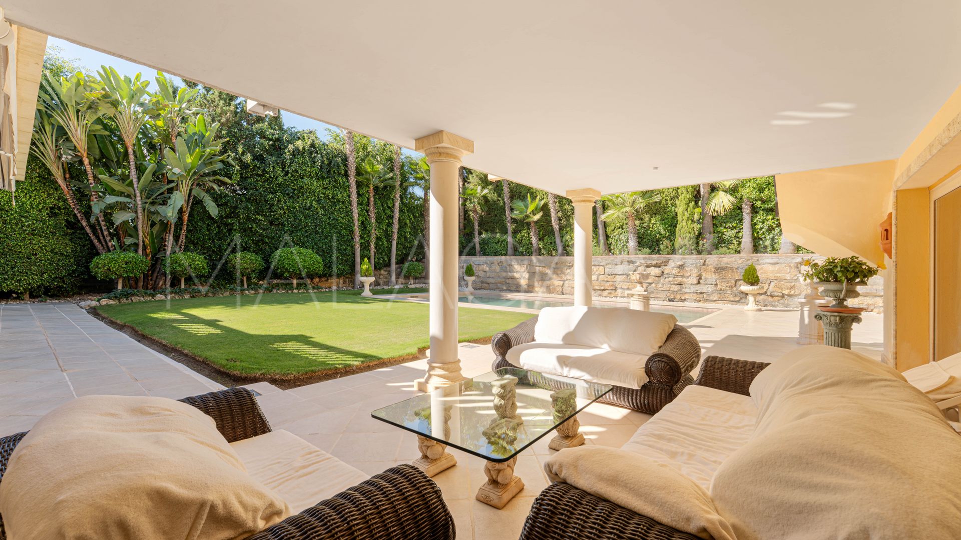 Buy Nueva Andalucia villa with 5 bedrooms