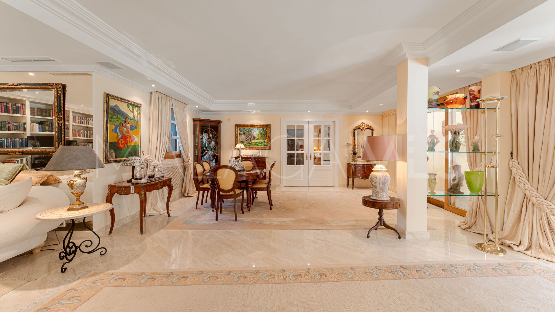 Buy Nueva Andalucia villa with 5 bedrooms