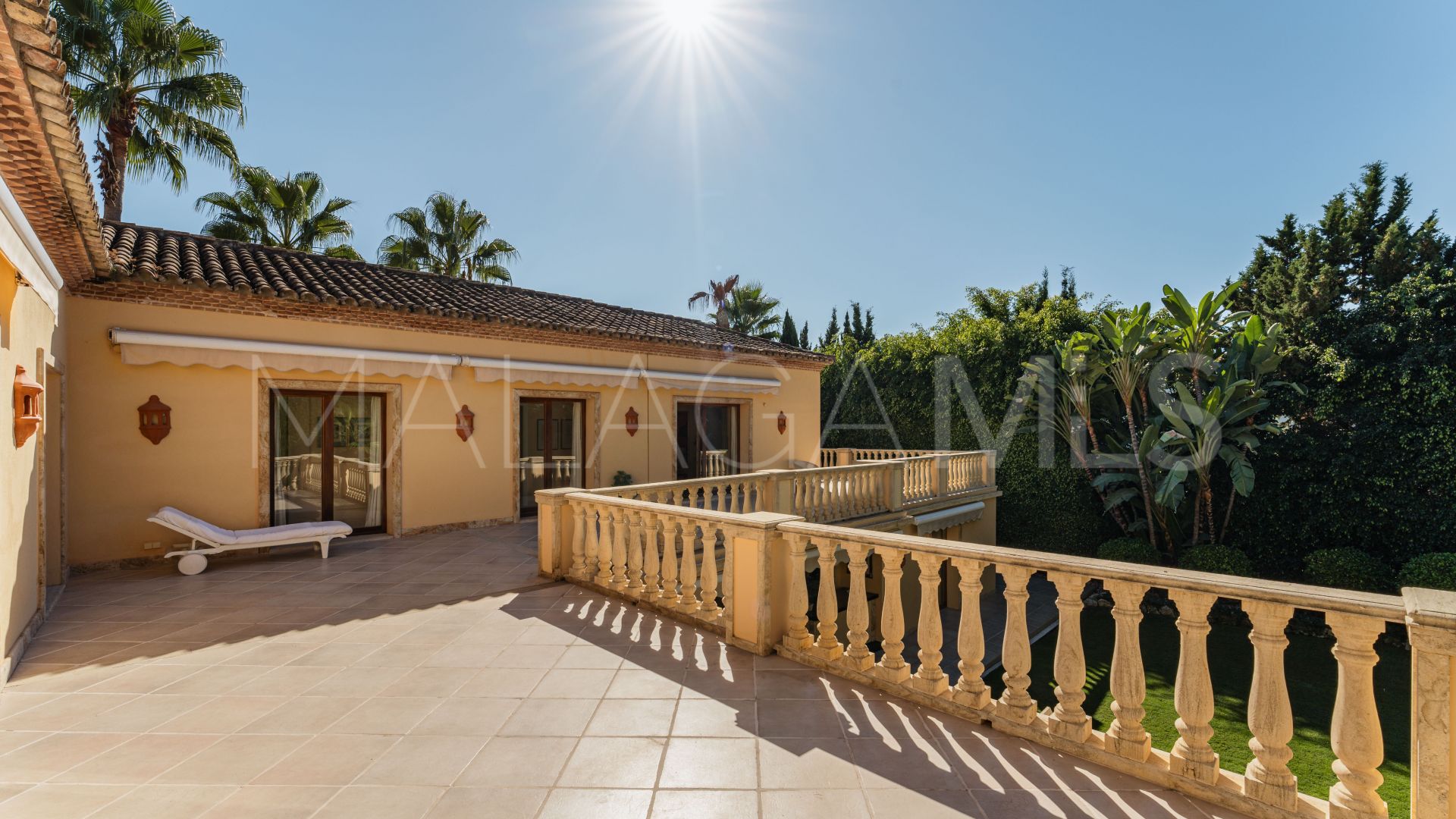 Buy Nueva Andalucia villa with 5 bedrooms