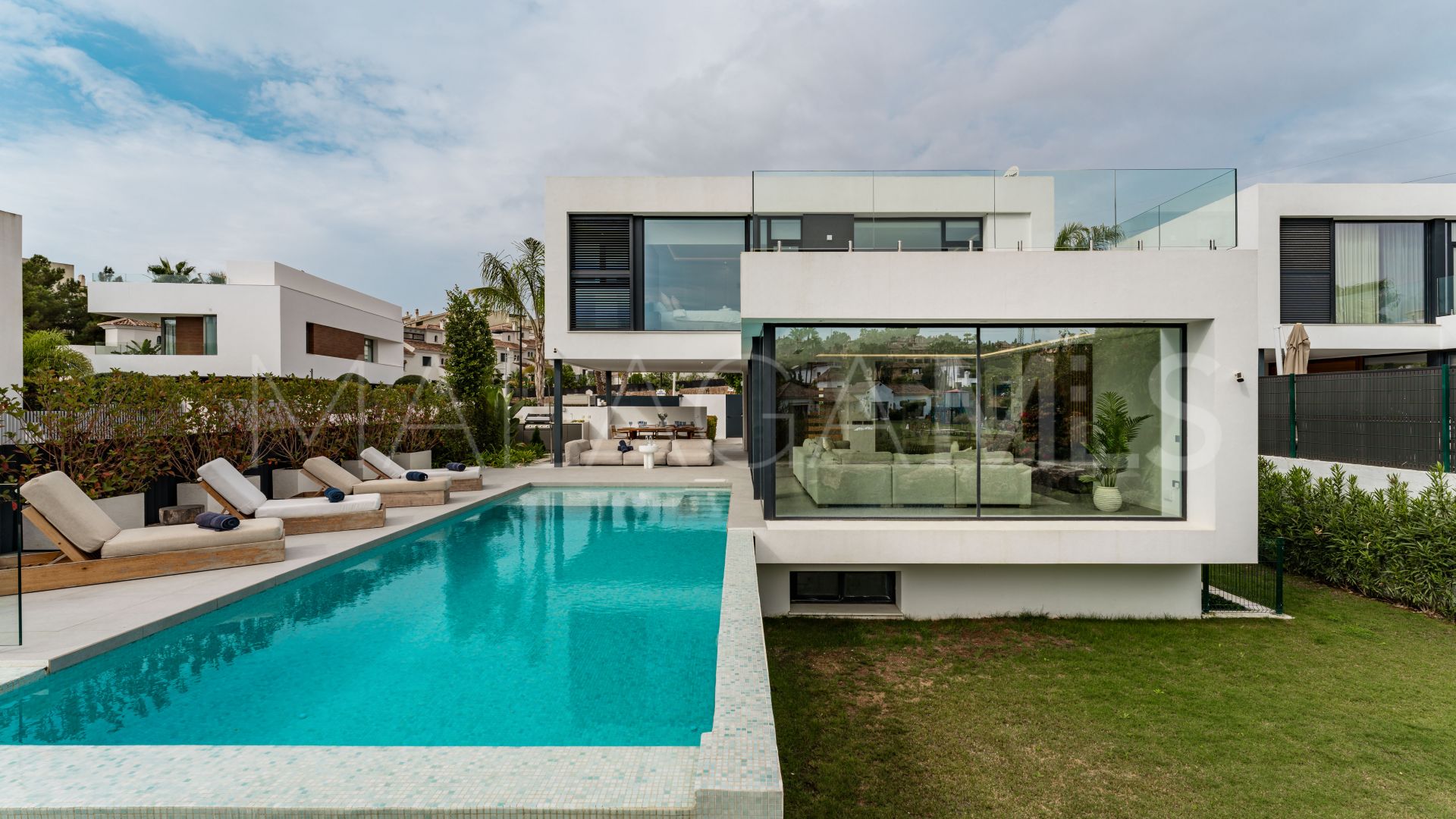 Villa for sale in El Paraiso