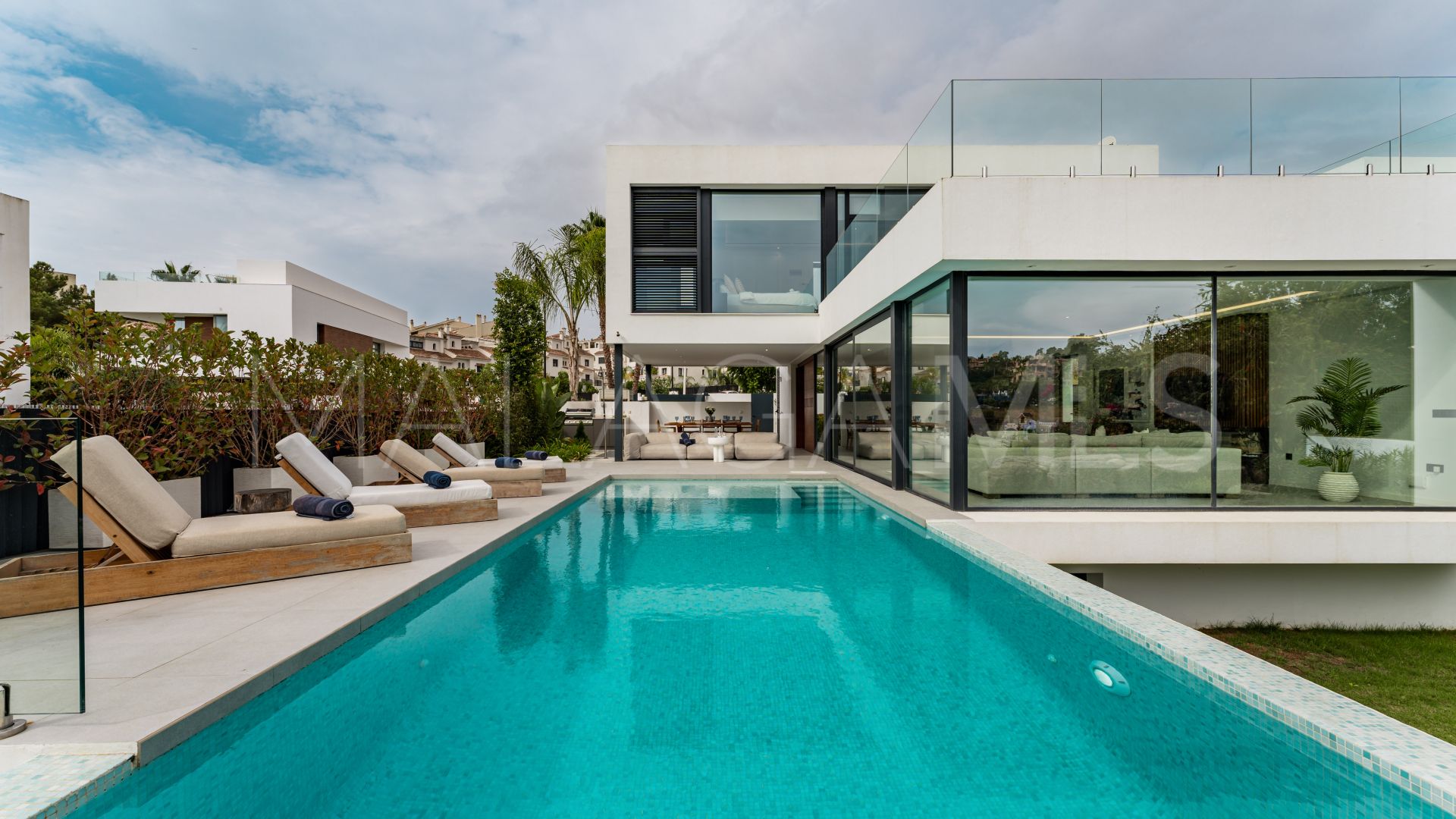 Villa for sale in El Paraiso