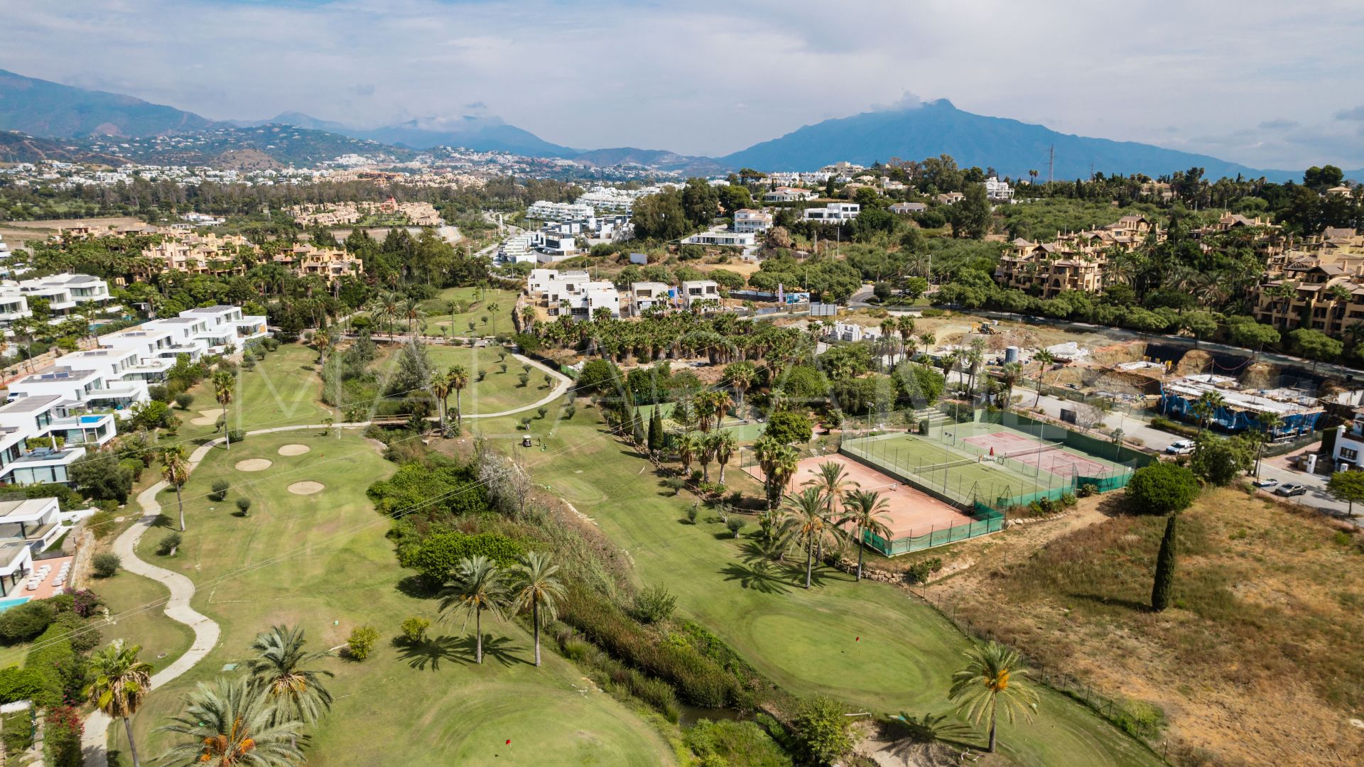 Villa for sale in El Paraiso