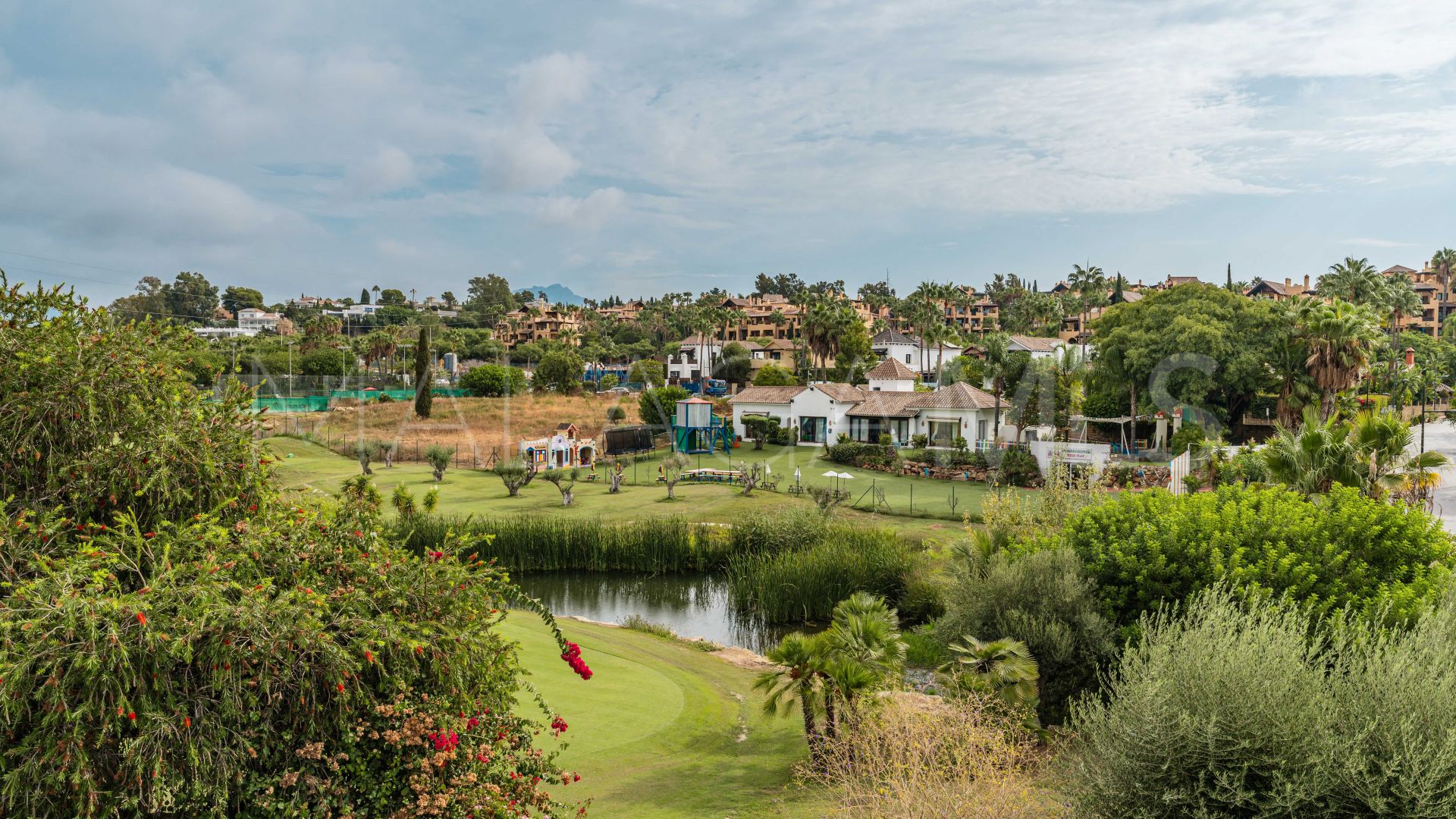Villa for sale in El Paraiso