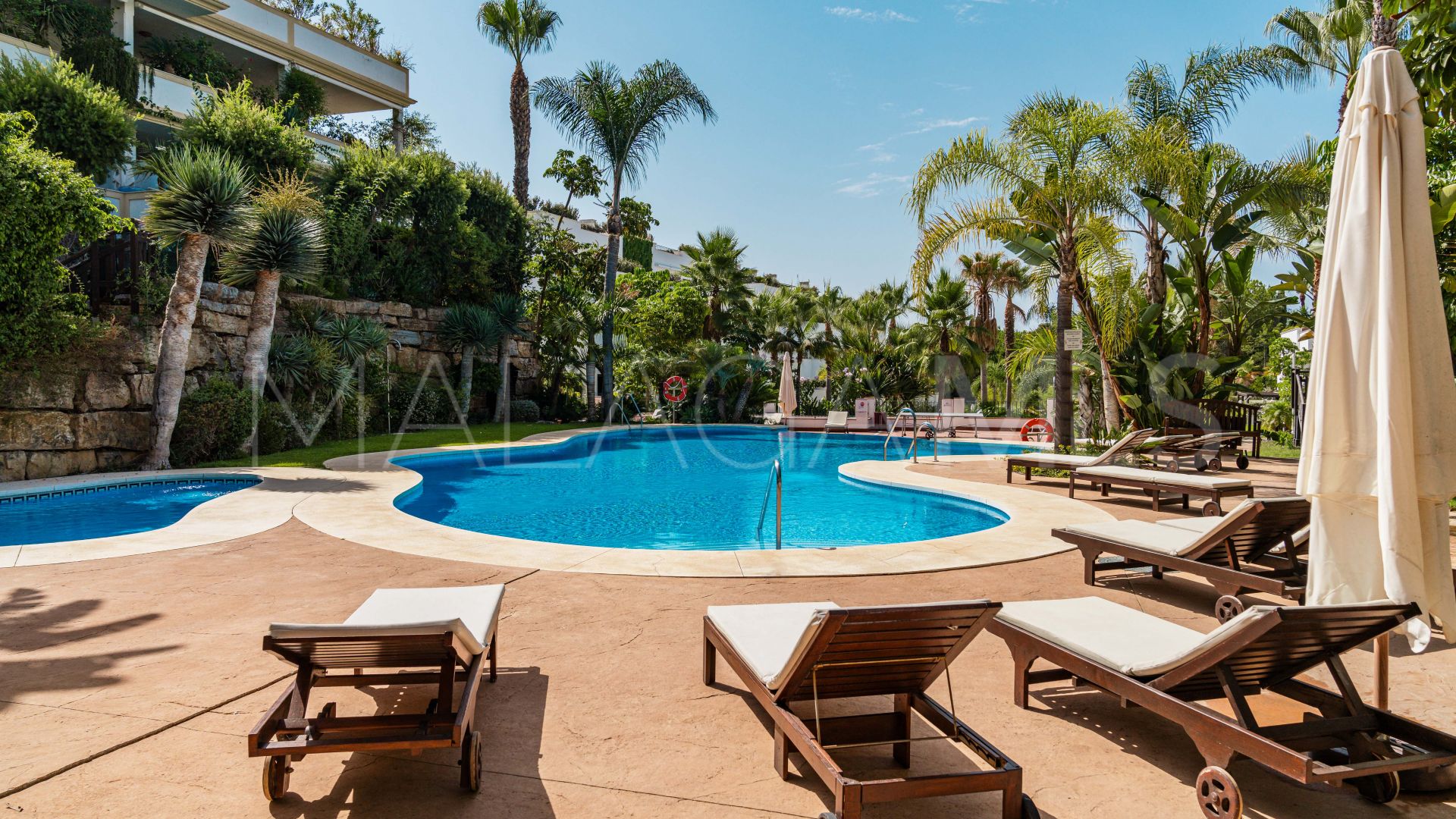Buy duplex penthouse in Lomas del Rey