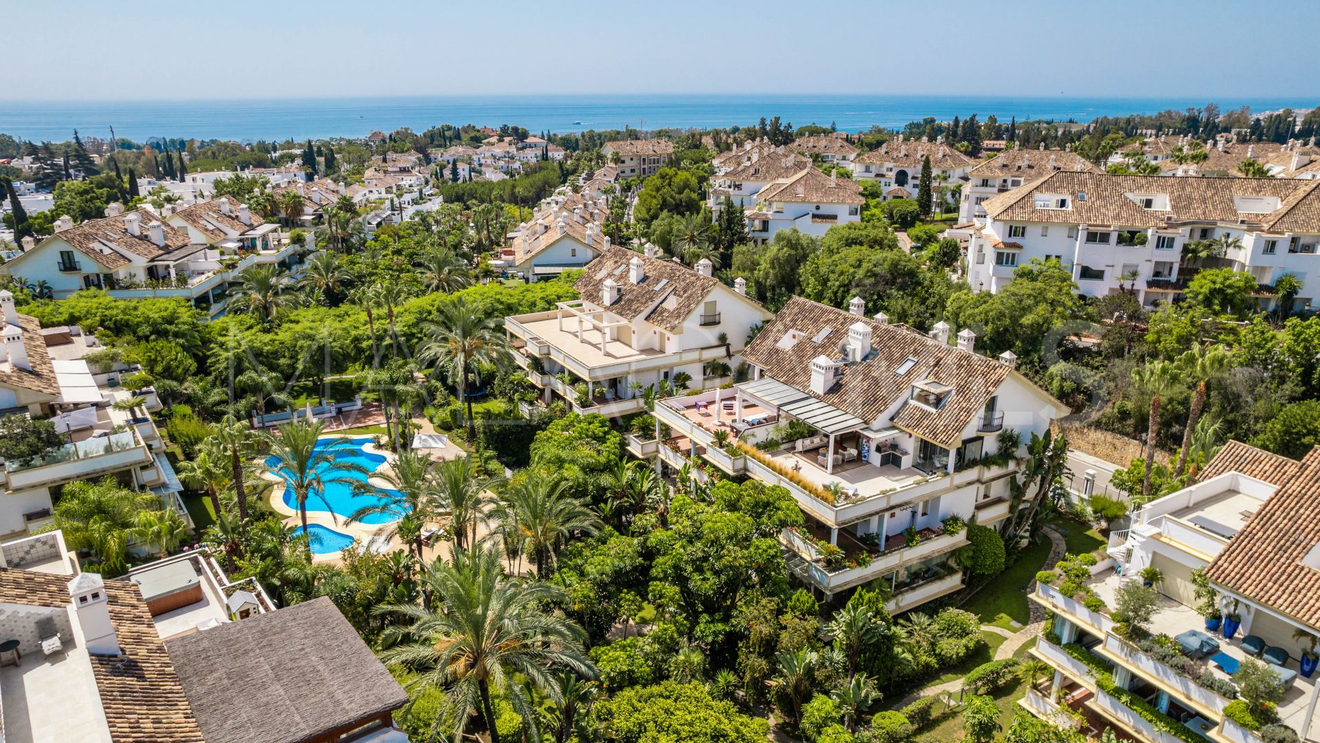 Buy duplex penthouse in Lomas del Rey