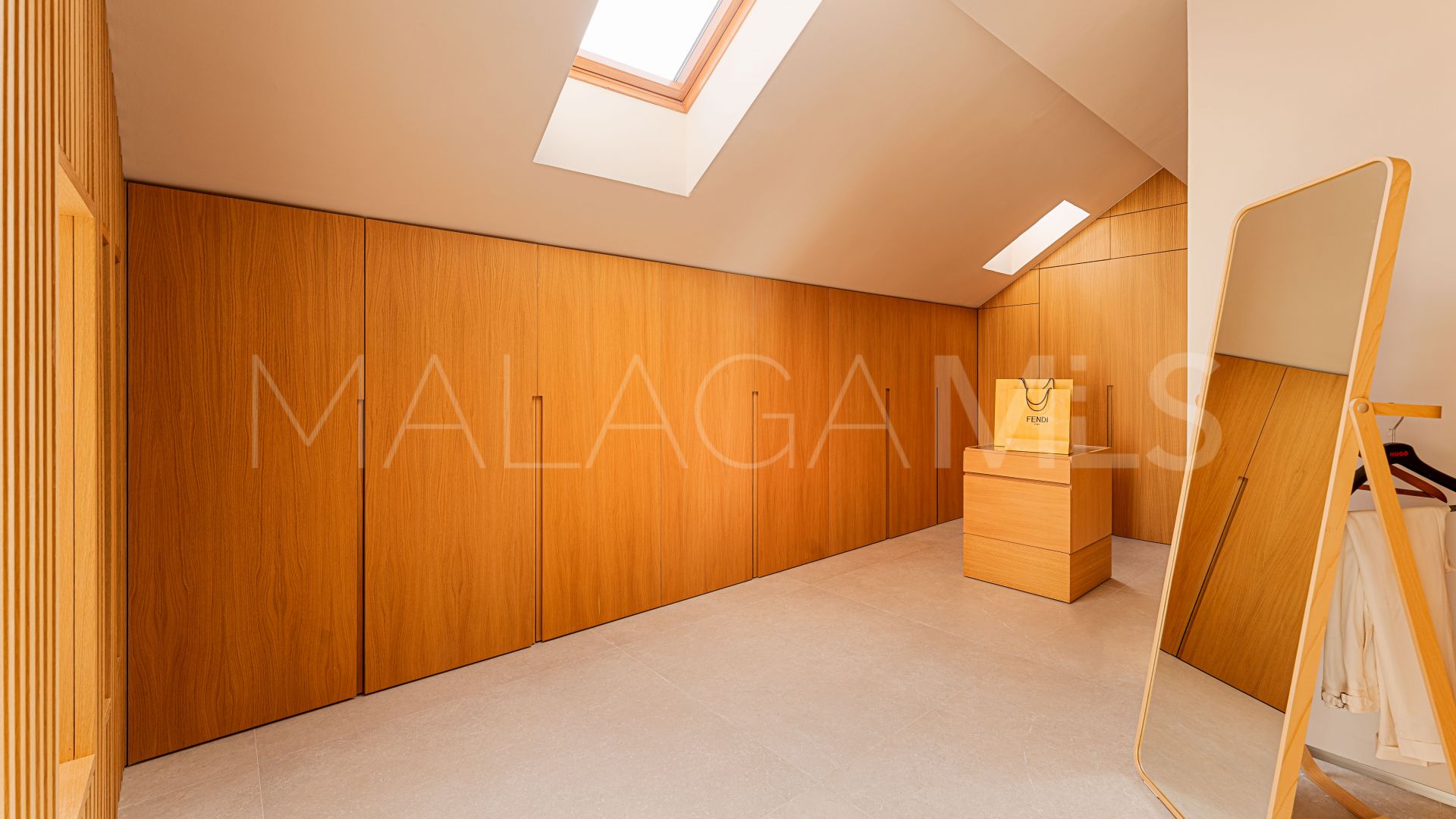 Buy duplex penthouse in Lomas del Rey