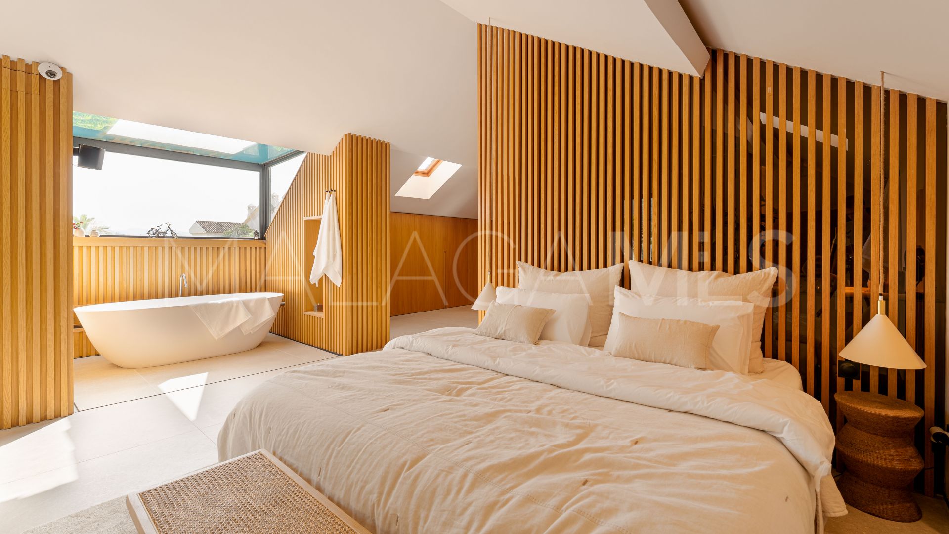 Buy duplex penthouse in Lomas del Rey