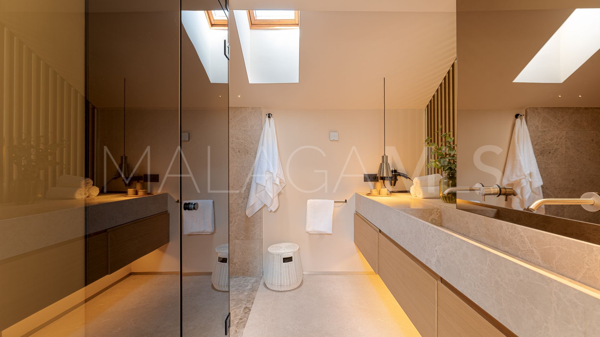 Buy duplex penthouse in Lomas del Rey