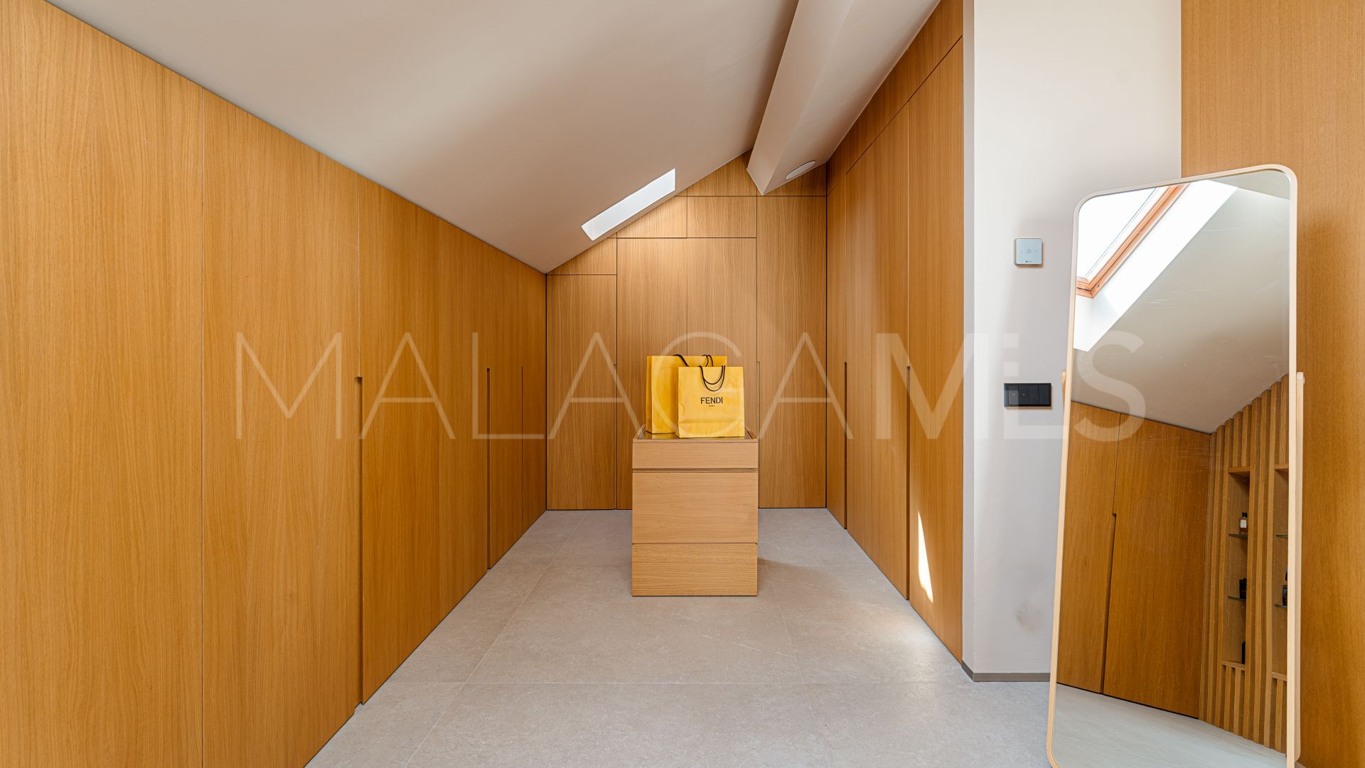 Buy duplex penthouse in Lomas del Rey