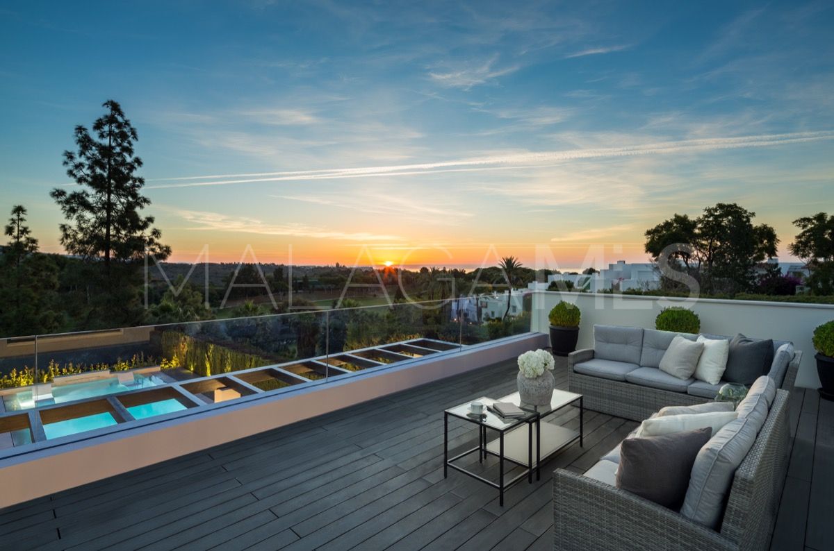 Villa for sale in Nueva Andalucia