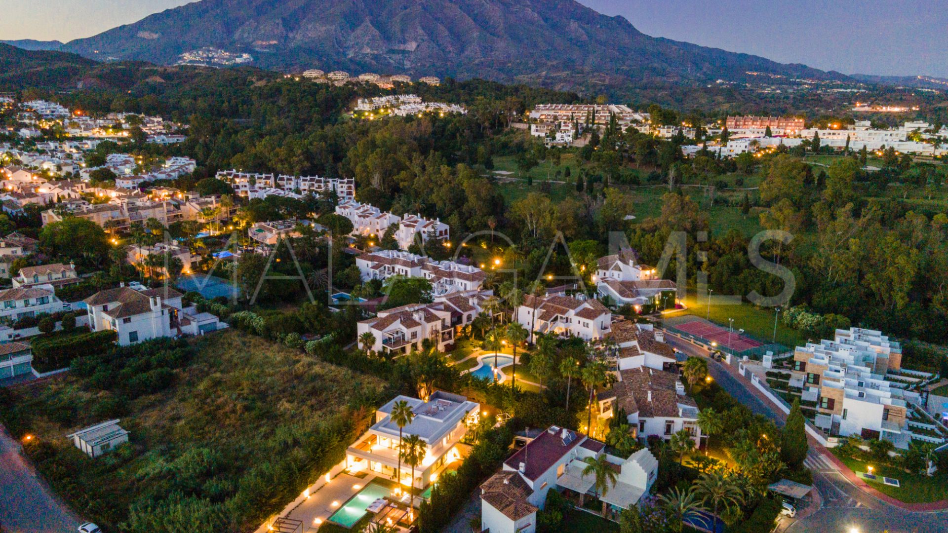 Nueva Andalucia, villa a la venta