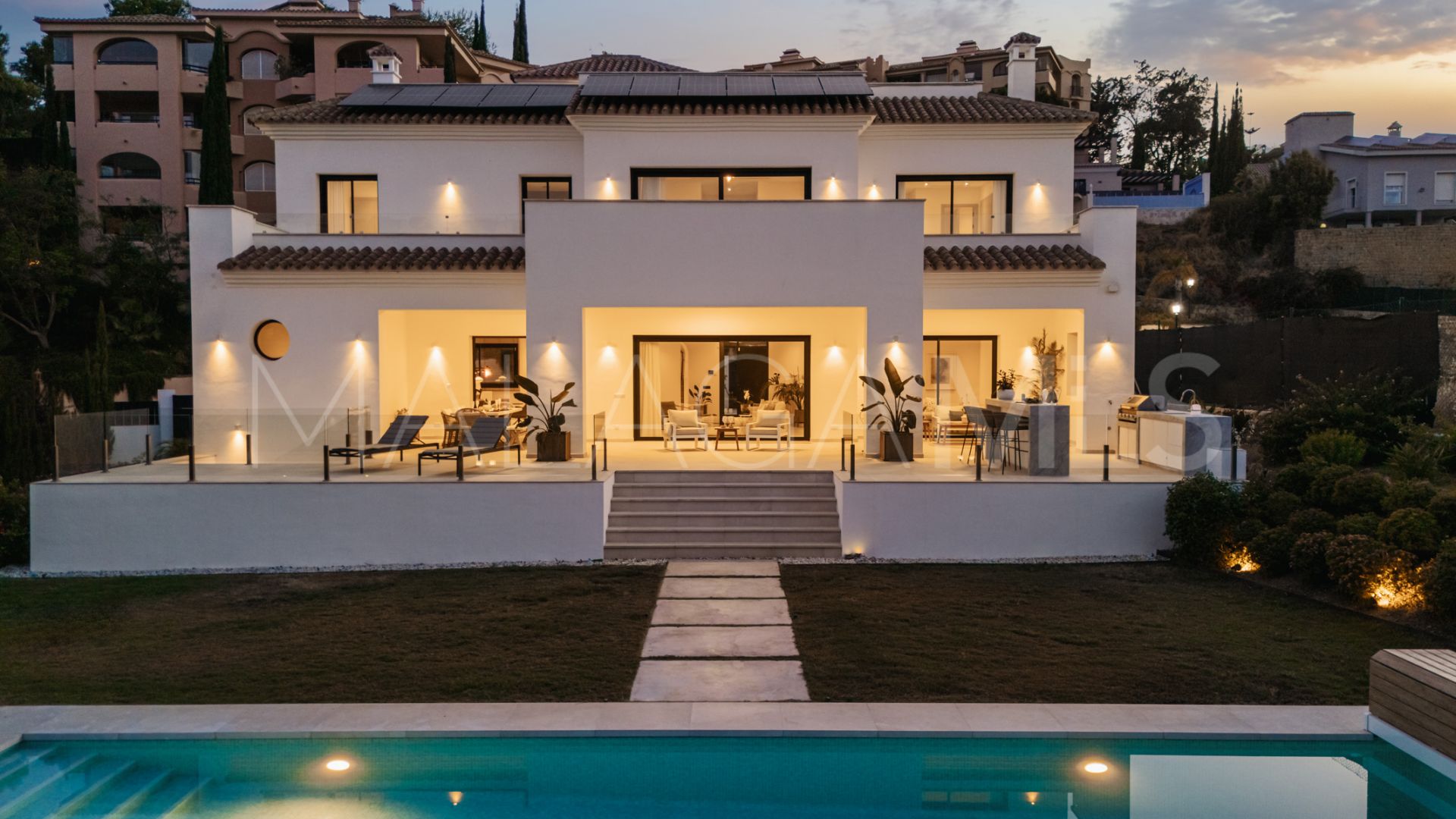 Villa for sale in Elviria