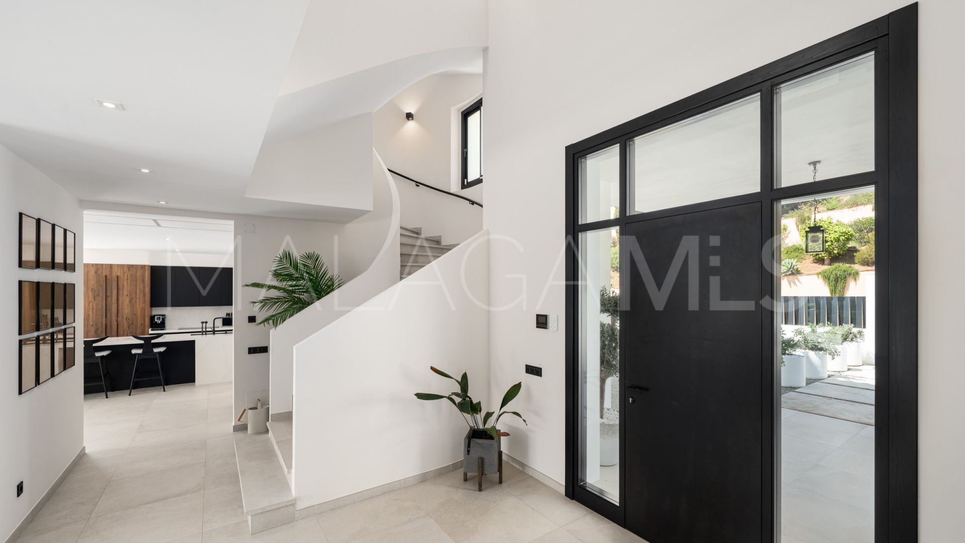 Villa for sale in Elviria