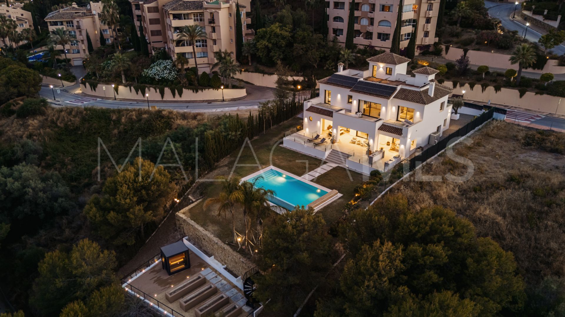 Villa for sale in Elviria