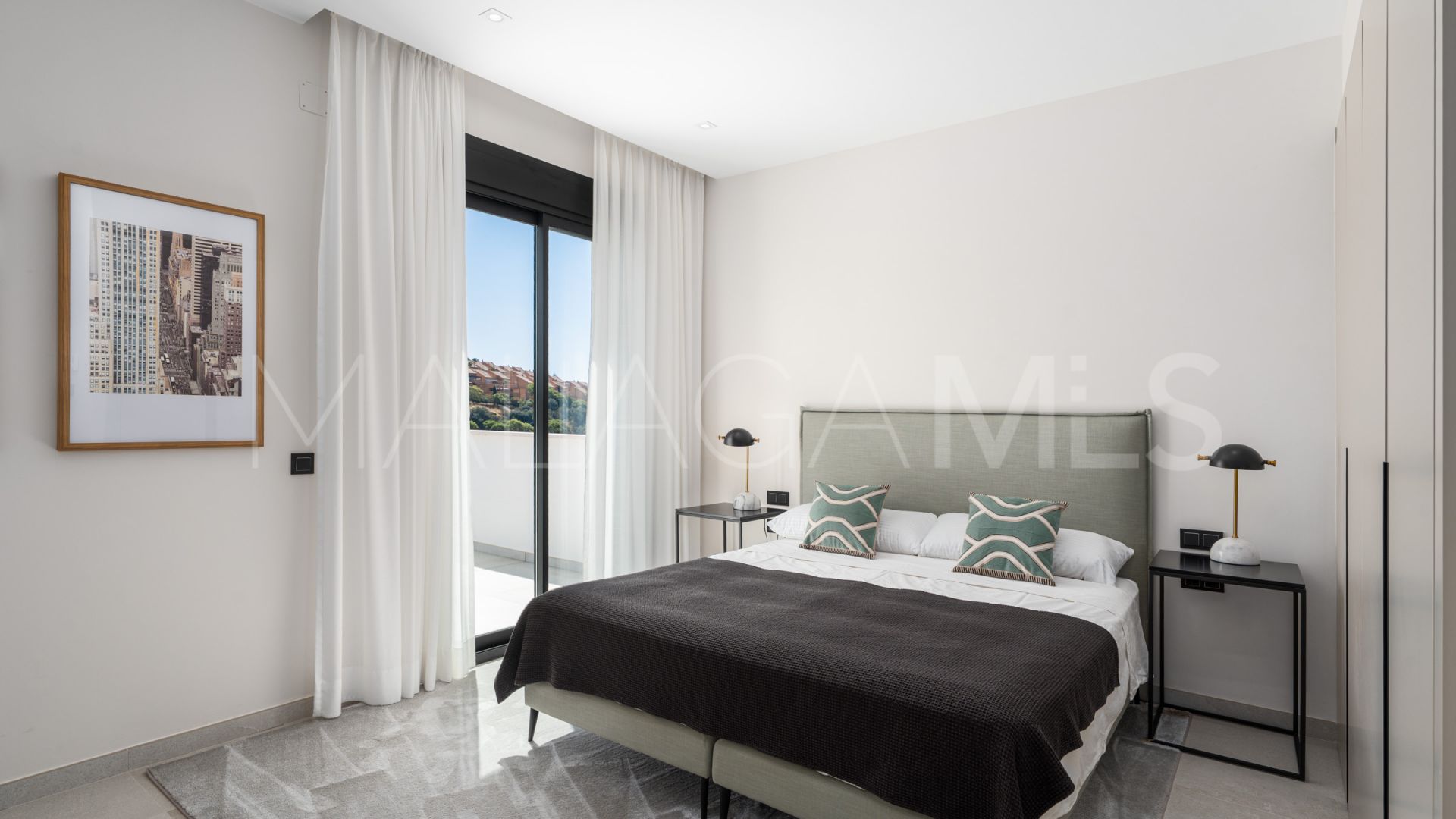 Villa for sale in Elviria