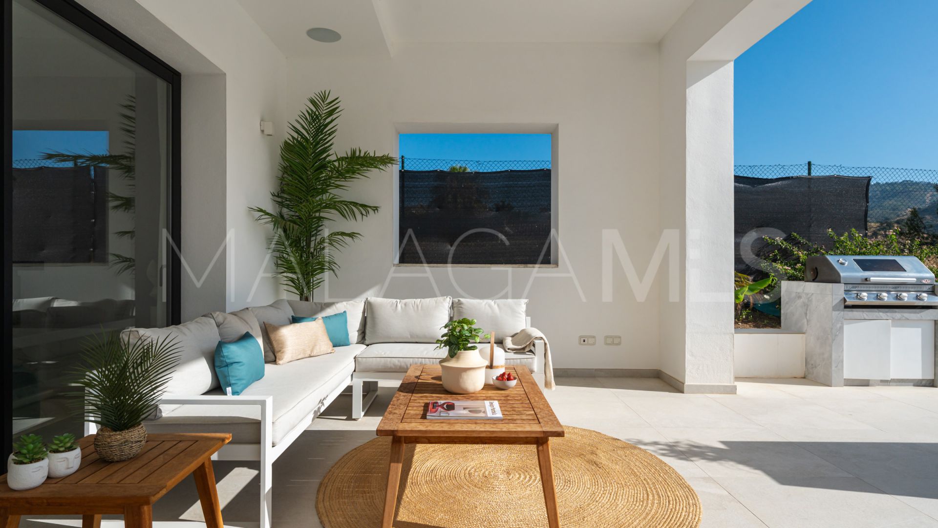 Villa for sale in Elviria