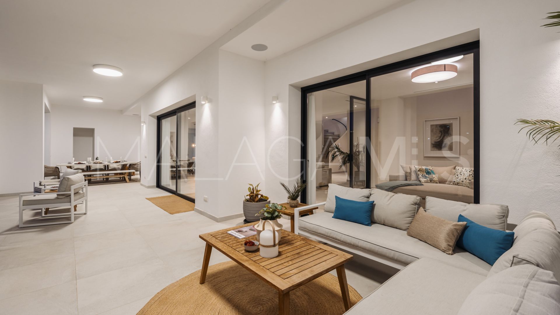 Villa for sale in Elviria