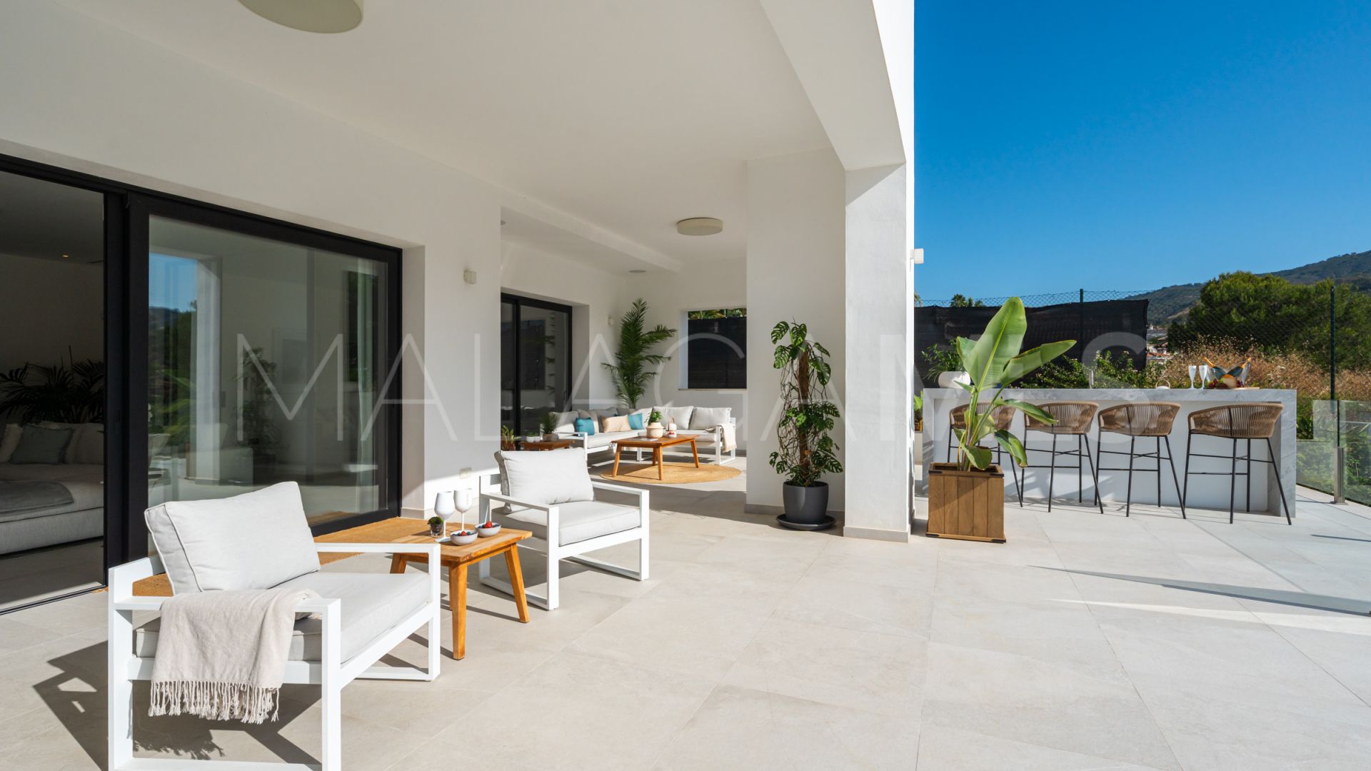 Villa for sale in Elviria