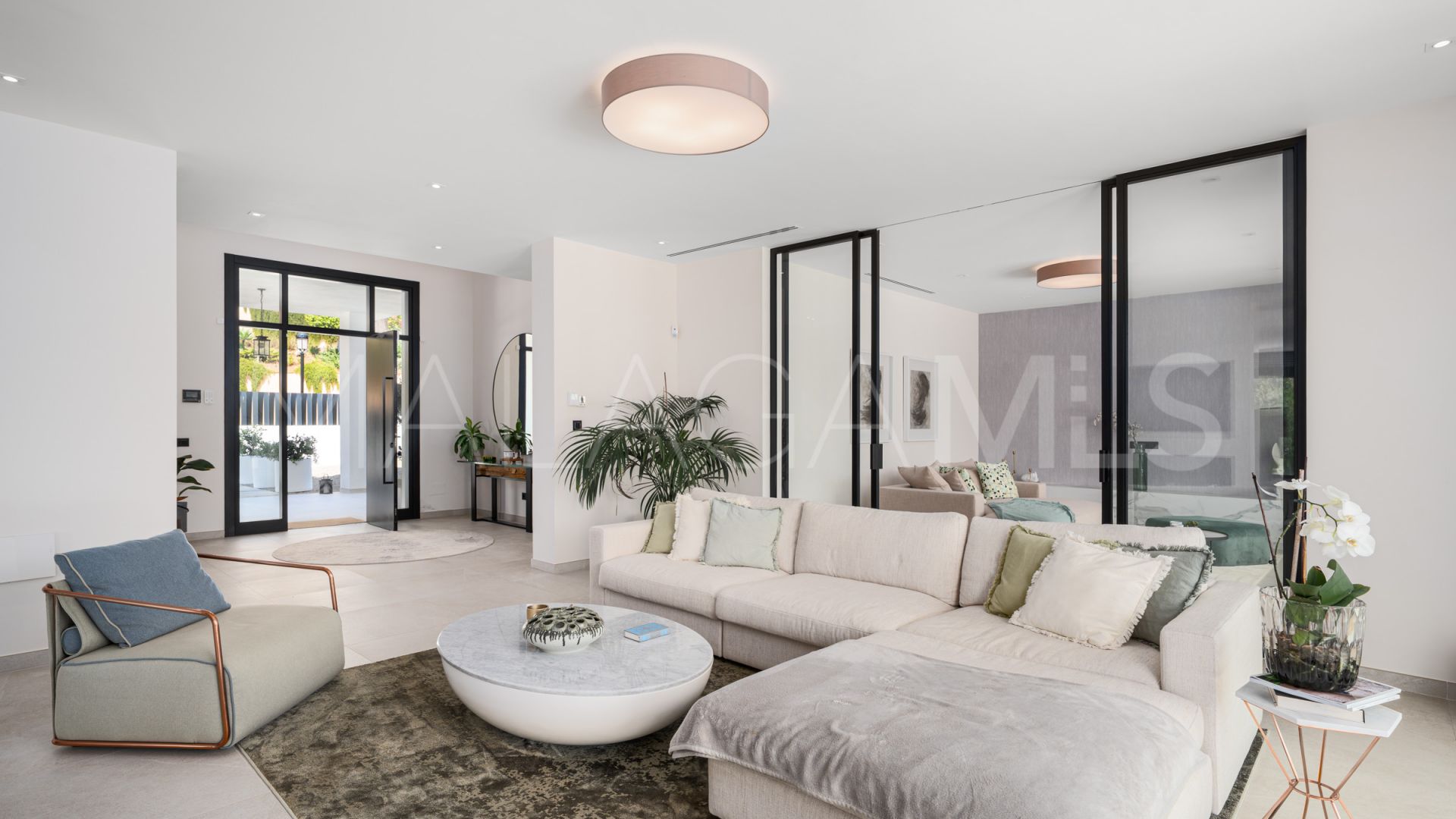 Villa for sale in Elviria