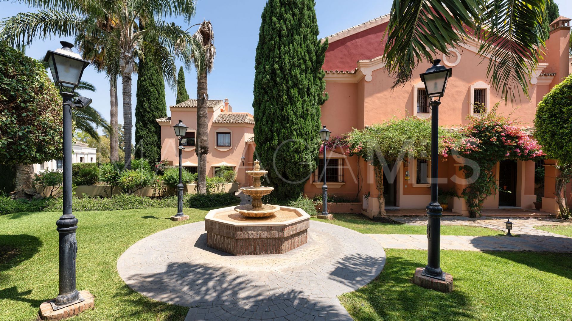 Radhus for sale in Jardines de las Lomas