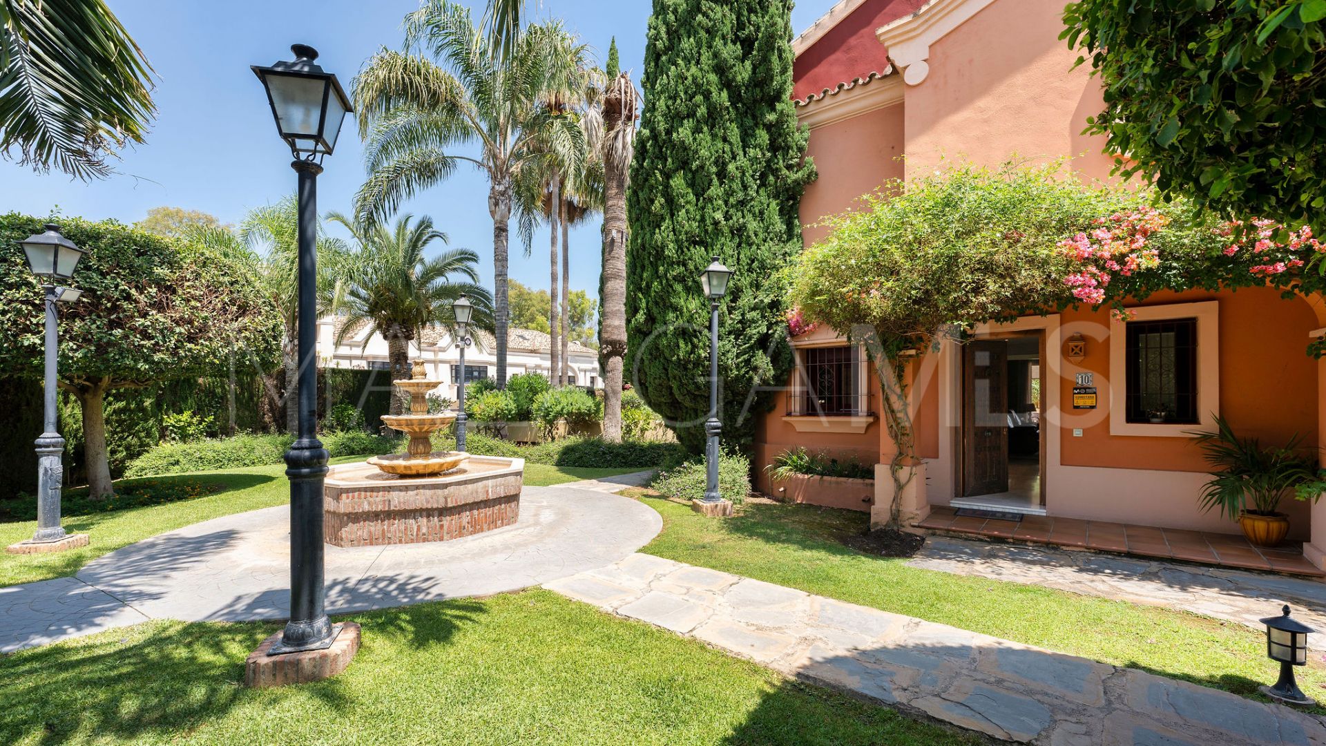 Radhus for sale in Jardines de las Lomas