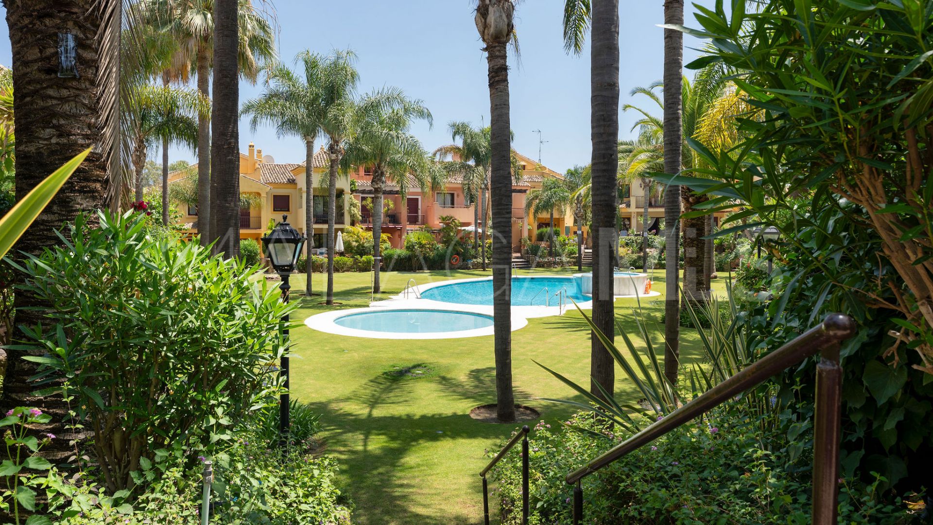 Radhus for sale in Jardines de las Lomas