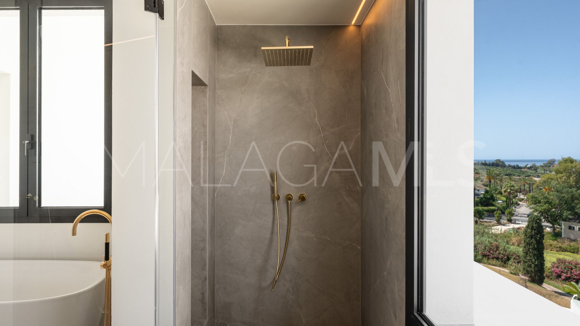 Villa for sale in La Resina Golf