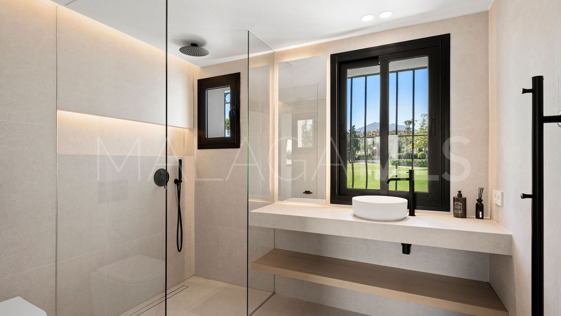 Los Naranjos Country Club town house for sale