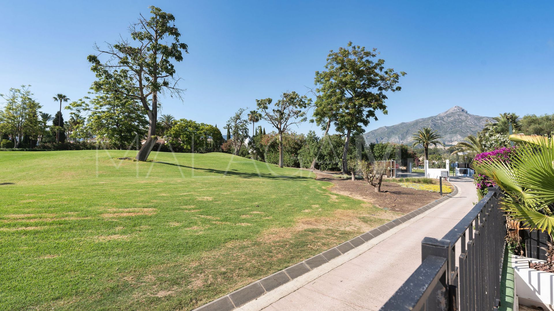 Los Naranjos Country Club town house for sale