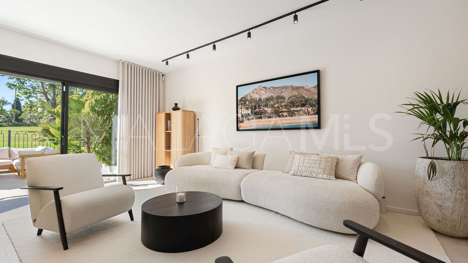 Los Naranjos Country Club town house for sale