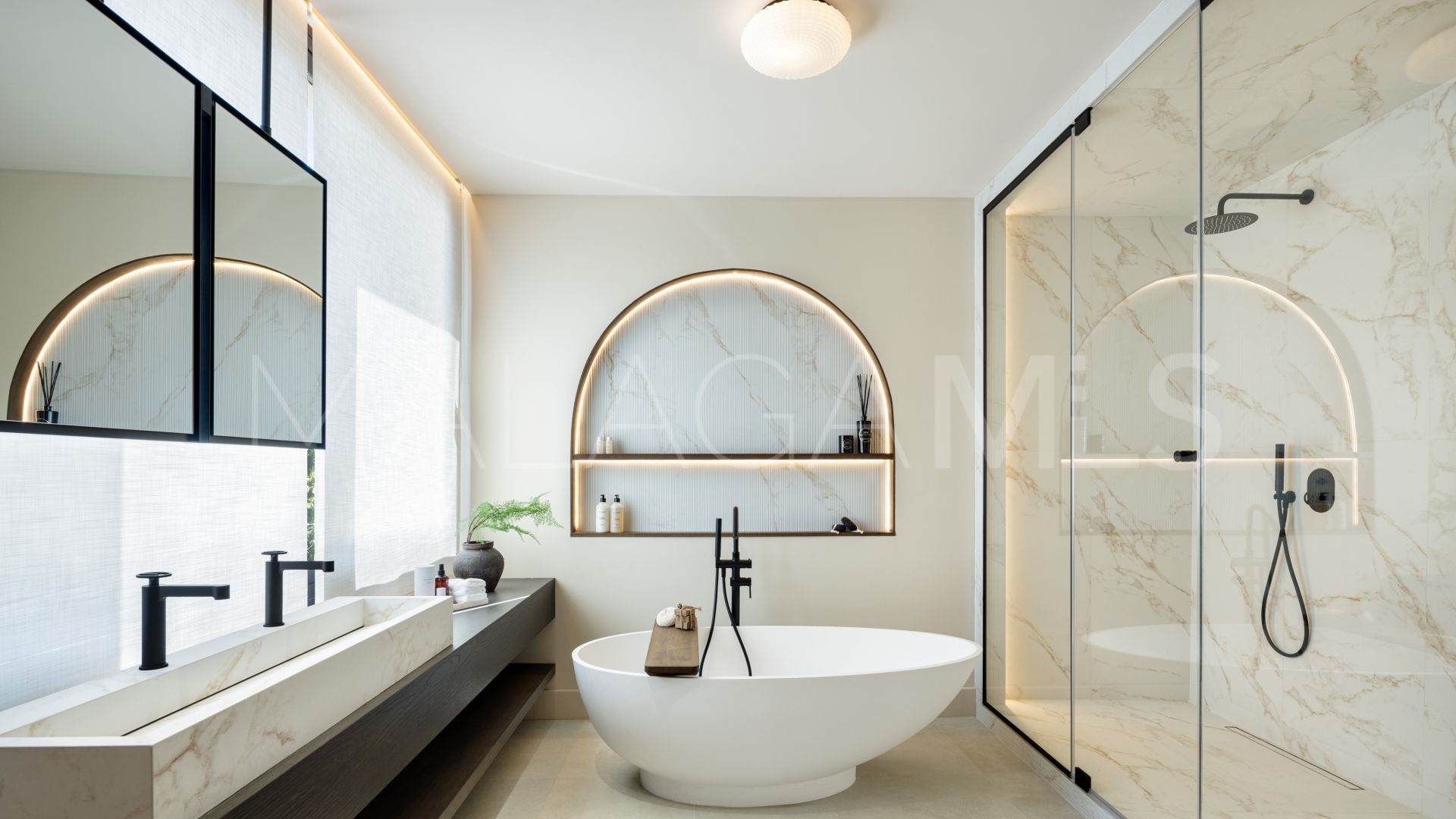 Villa for sale in Nueva Andalucia