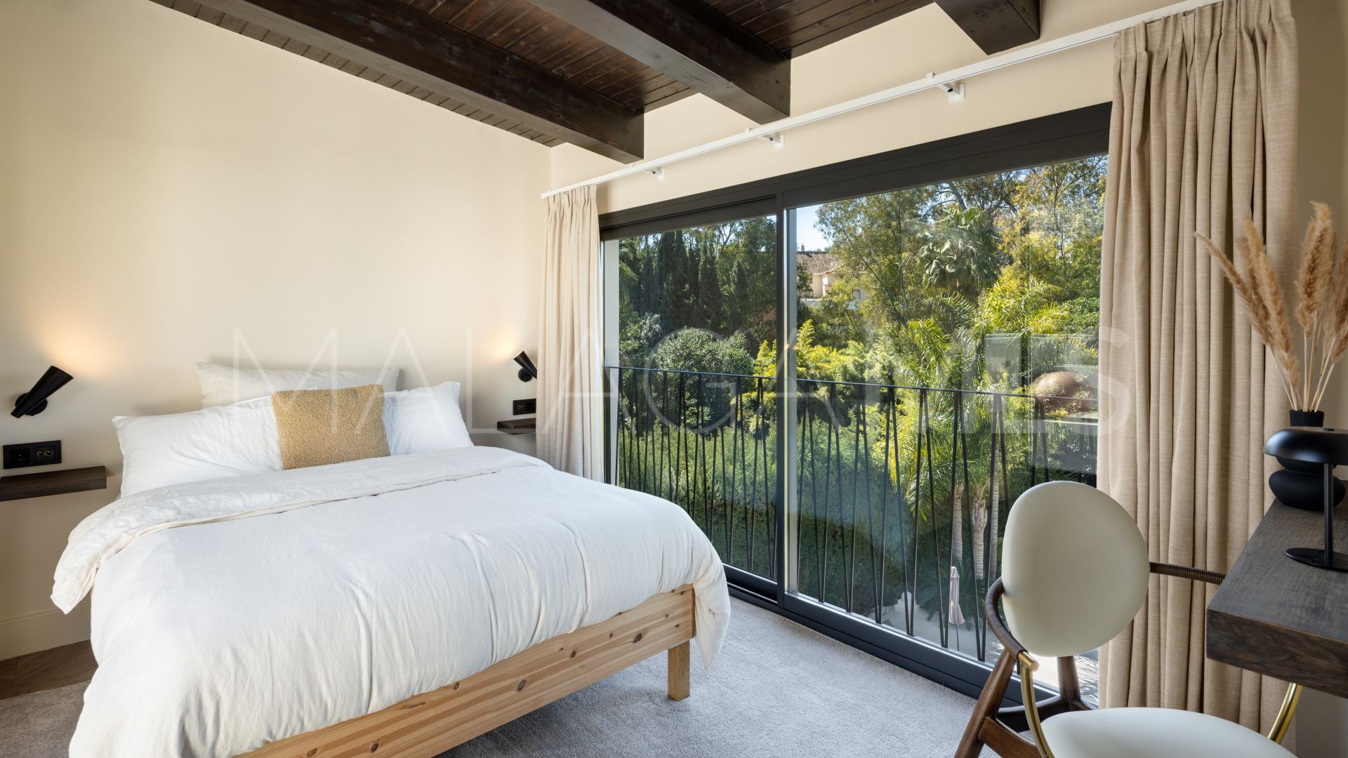 Villa for sale in Nueva Andalucia