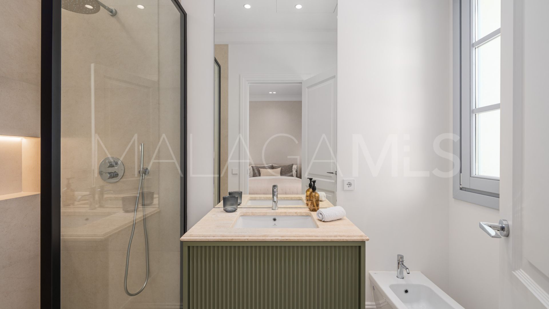 Villa for sale in Nueva Andalucia