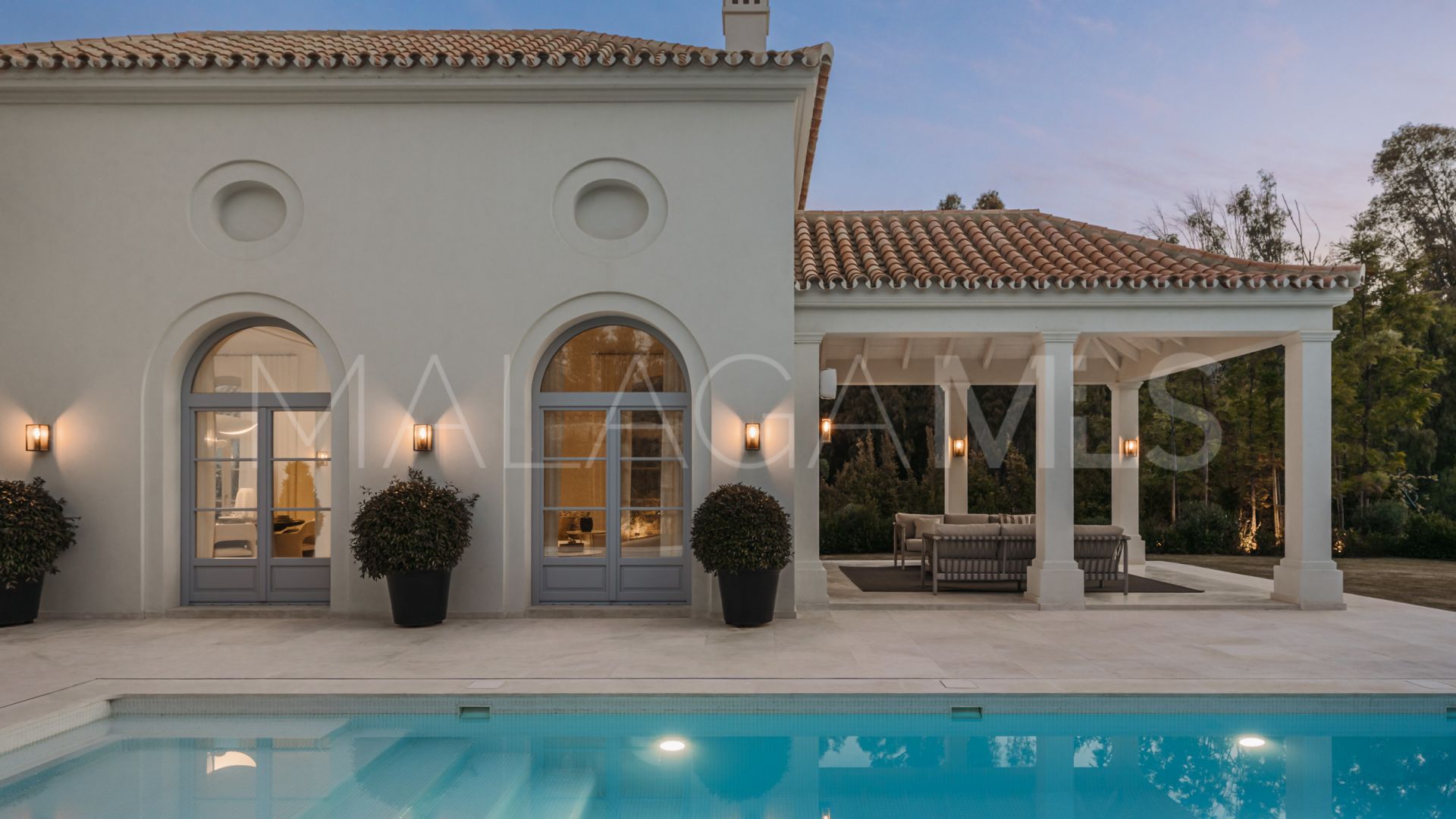 Villa for sale in Nueva Andalucia